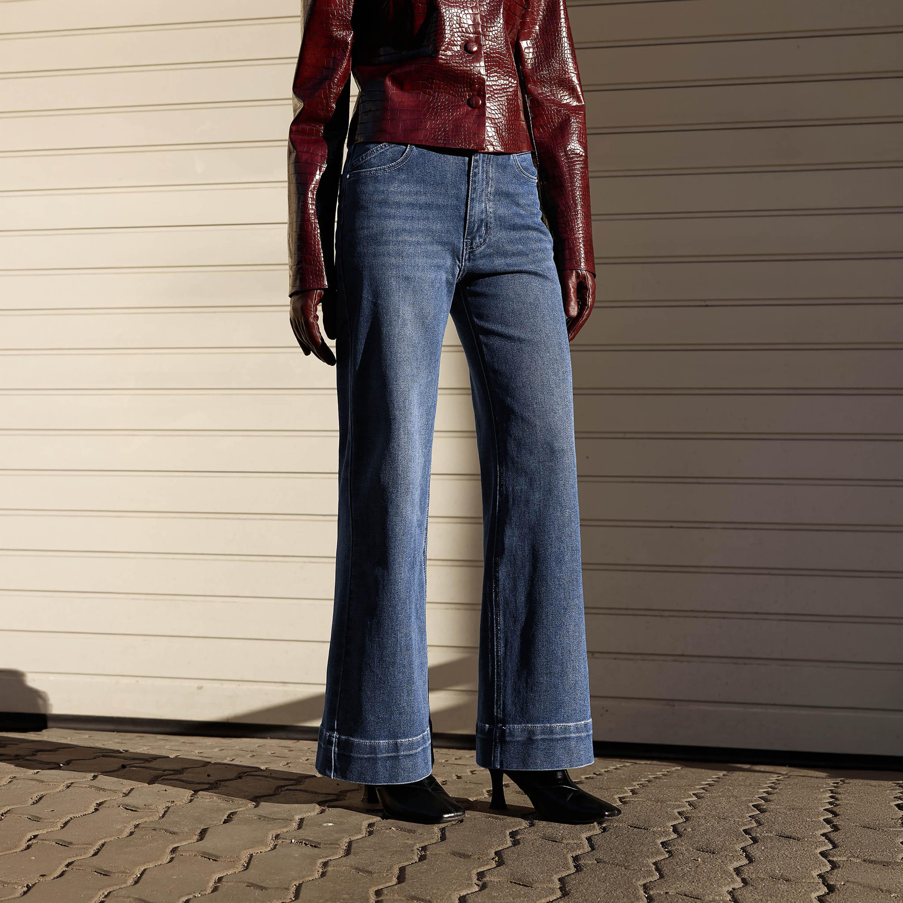 بنطال جينز نسائي بقصة بوت كات (شارلستون) بغسيل خفيف باللون الأزرق من ليتشي-women-clothing-bottoms-jeans-image-1