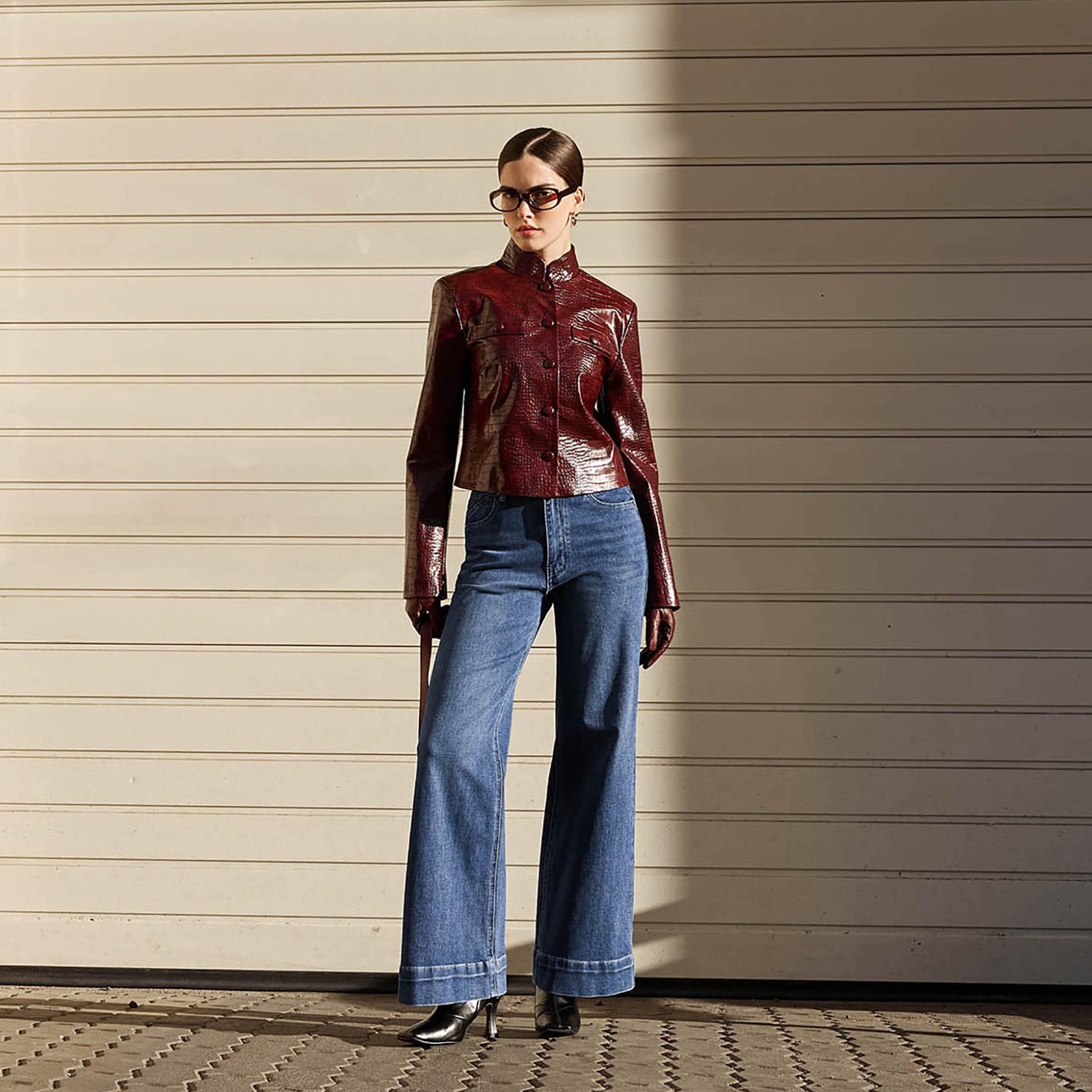 بنطال جينز نسائي بقصة بوت كات (شارلستون) بغسيل خفيف باللون الأزرق من ليتشي-women-clothing-bottoms-jeans-image-3