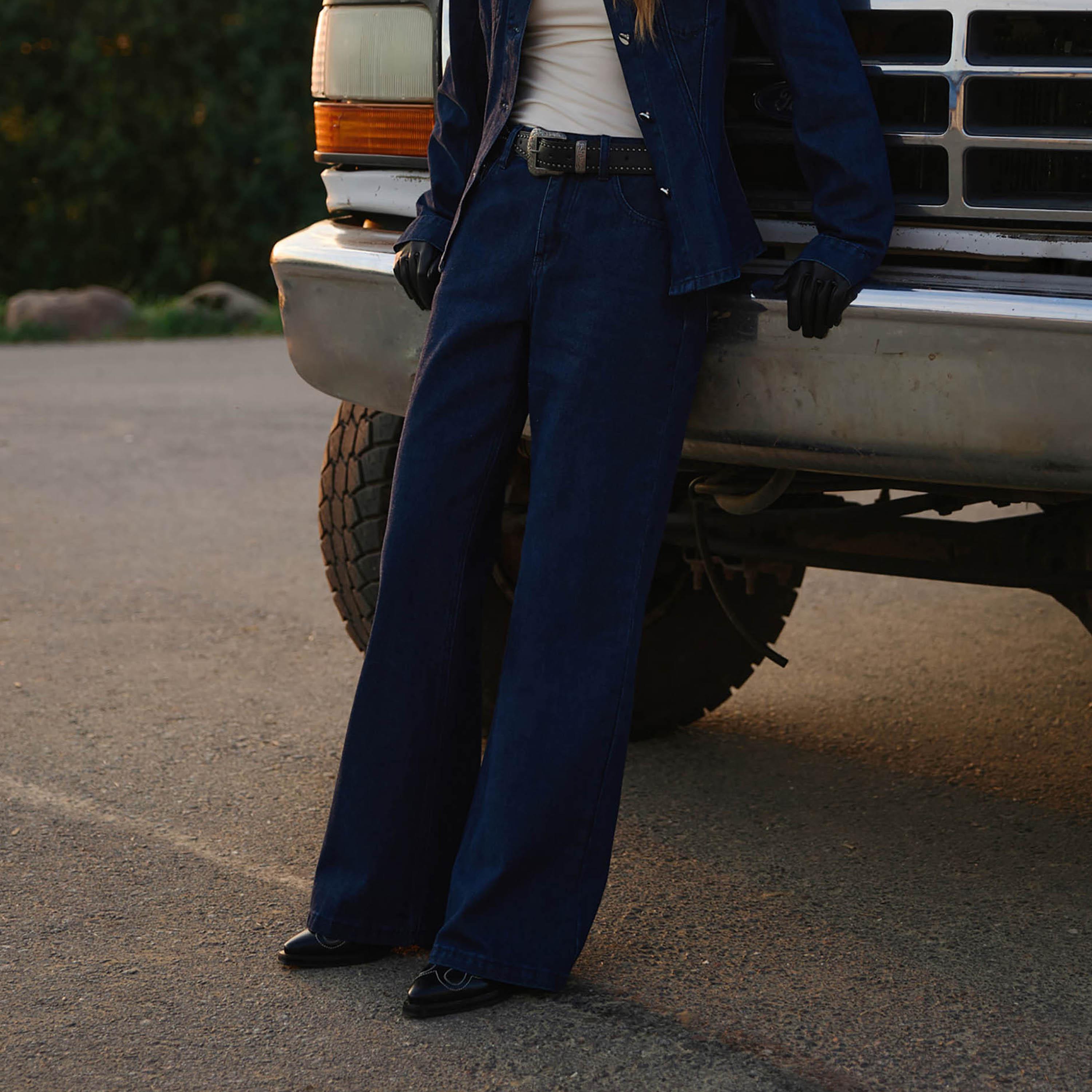 بنطال جينز نسائي بقصة بوت كات (شارلستون) باللون الكحلي من ليتشي-women-clothing-bottoms-jeans-image-2