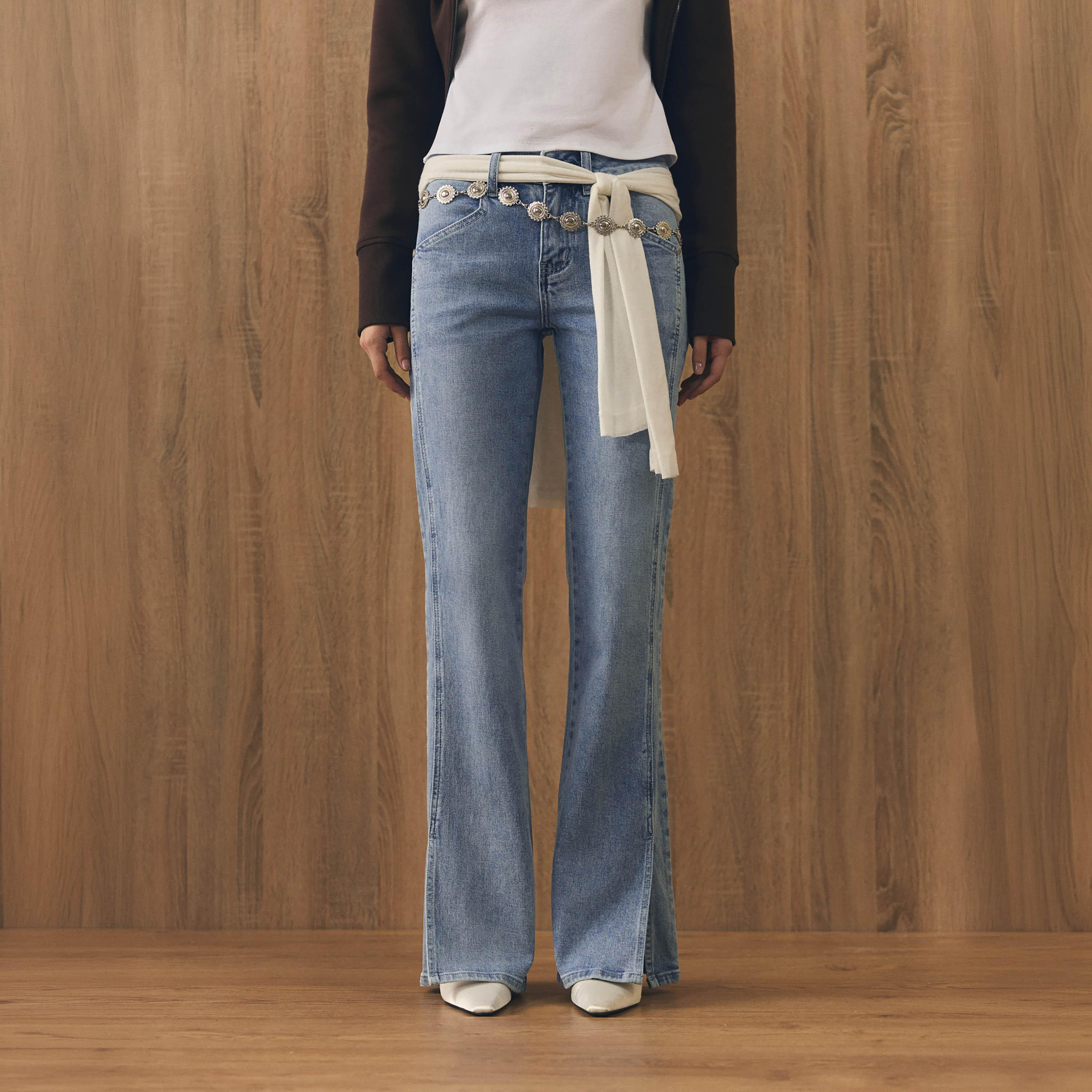 بنطال جينز نسائي بقصة بوت كات (شارلستون) باللون الأزرق من ليتشي-women-clothing-bottoms-jeans-image-1