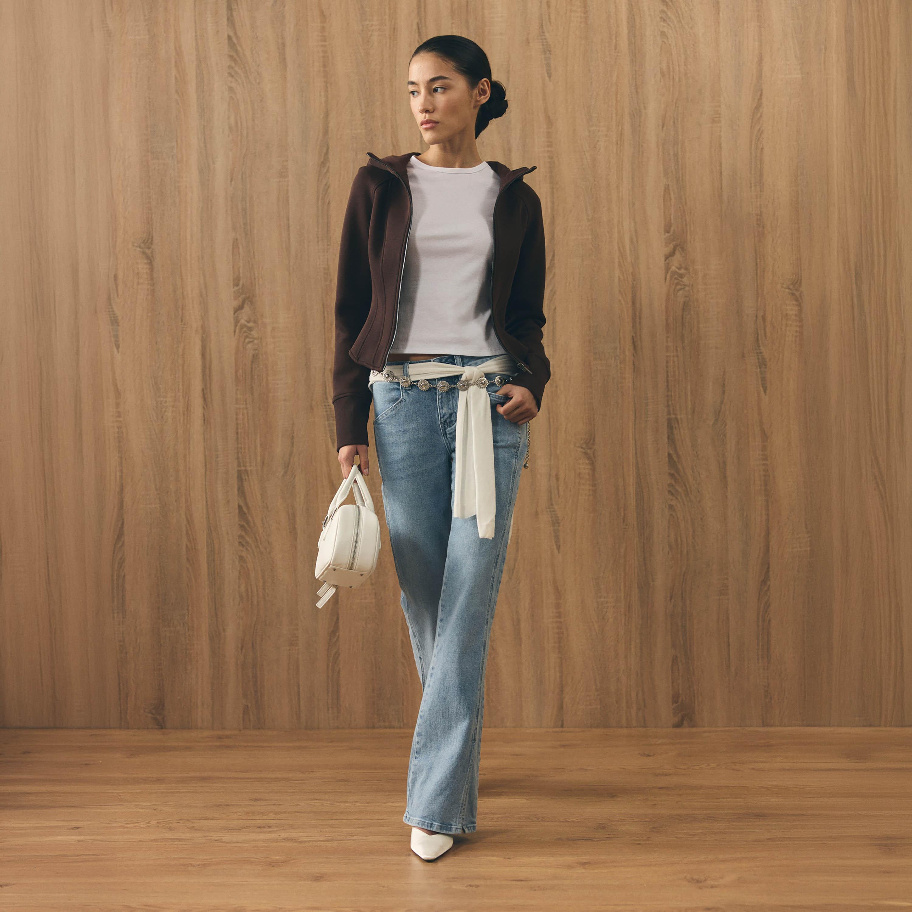 بنطال جينز نسائي بقصة بوت كات (شارلستون) باللون الأزرق من ليتشي-women-clothing-bottoms-jeans-image-2