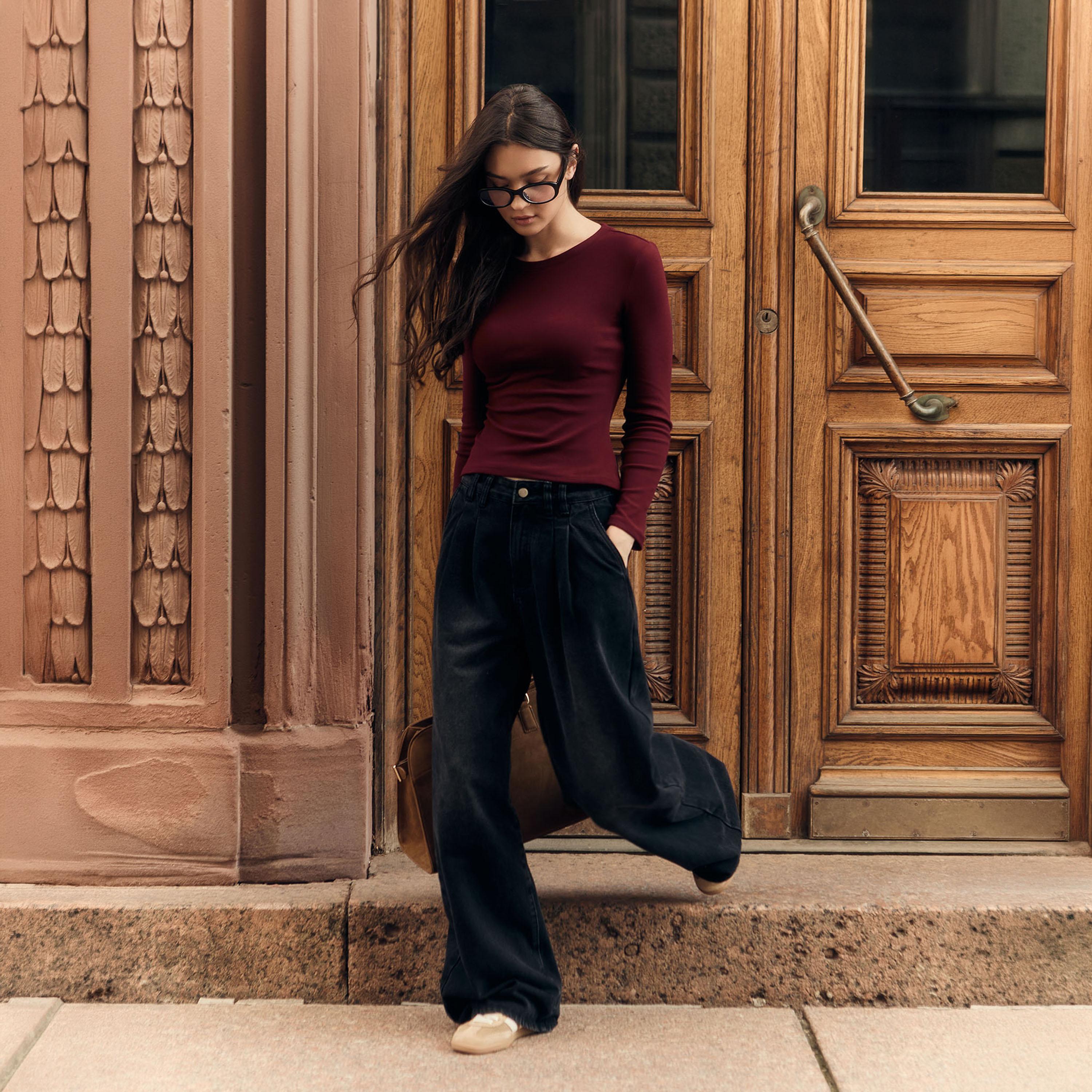 توب ليتشي نسائي من جيرسيه مطاطي بلون مارون-women-clothing-shirtsandblouses-blouses-image-2