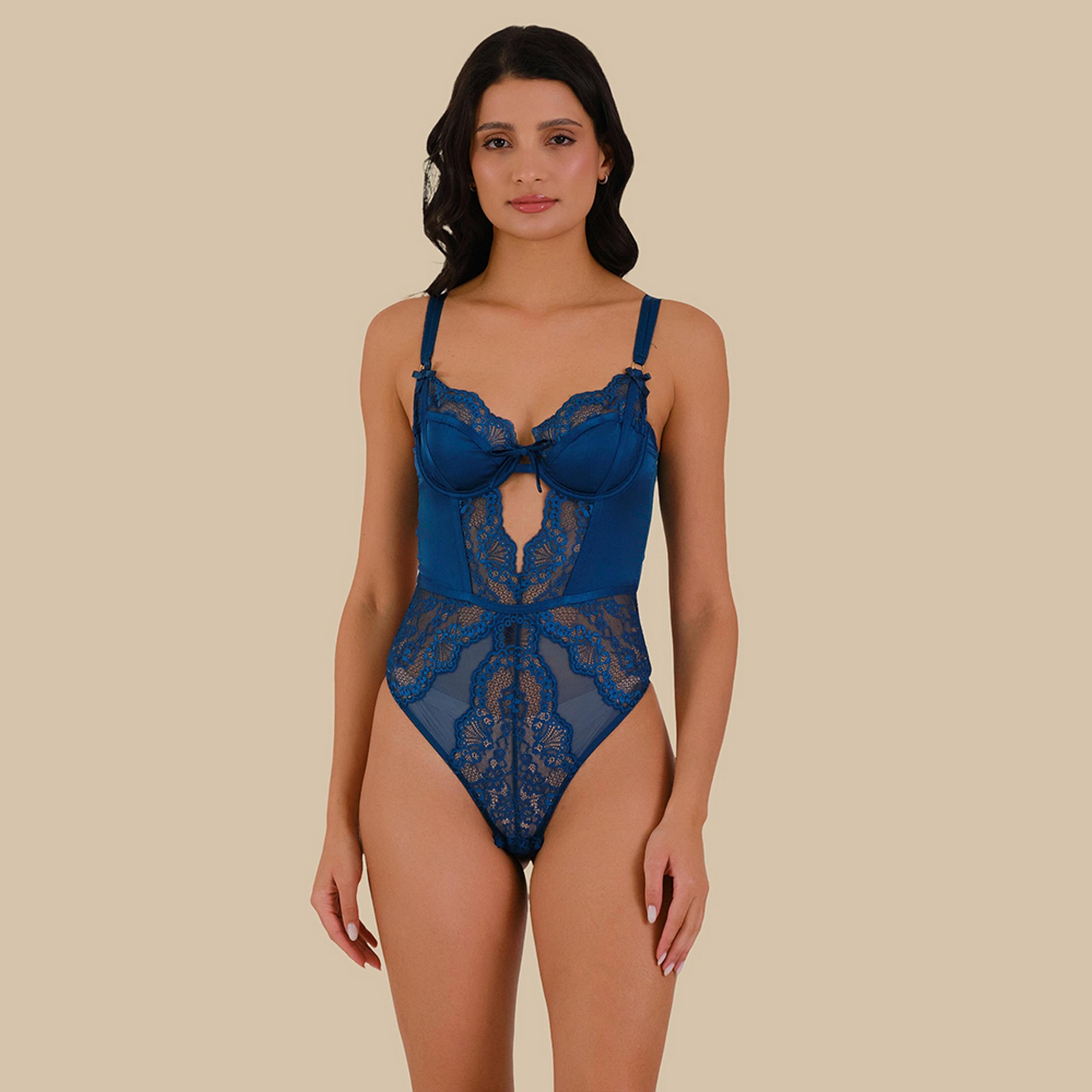 بادي نسائي أزرق بأسلاك ومبطن بشكل خفيف "بيلا" من إيزلا آند إيفي-women-clothing-lingerie-babydollsandbodysuits-image-1