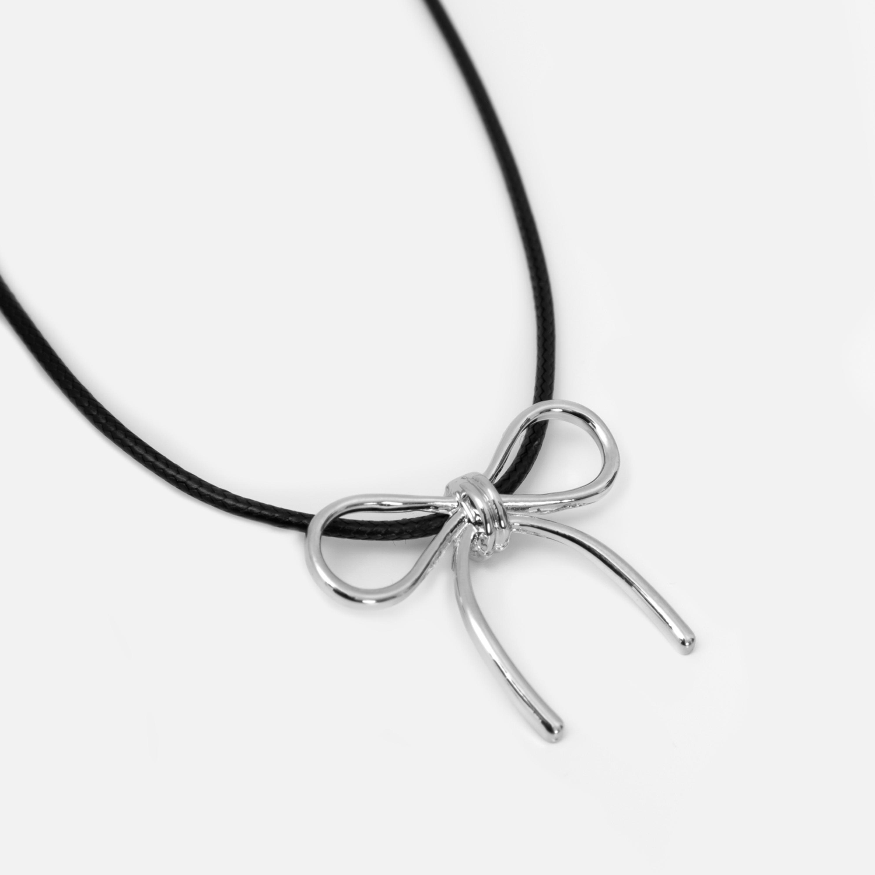 عقد ليتشي فضي بقلادة على شكل فيونكة للنساء من سبيكة النحاس | مقاس موحد | ncl0146-women-watchesandjewellery-jewellery-necklacesandpendants-image-3