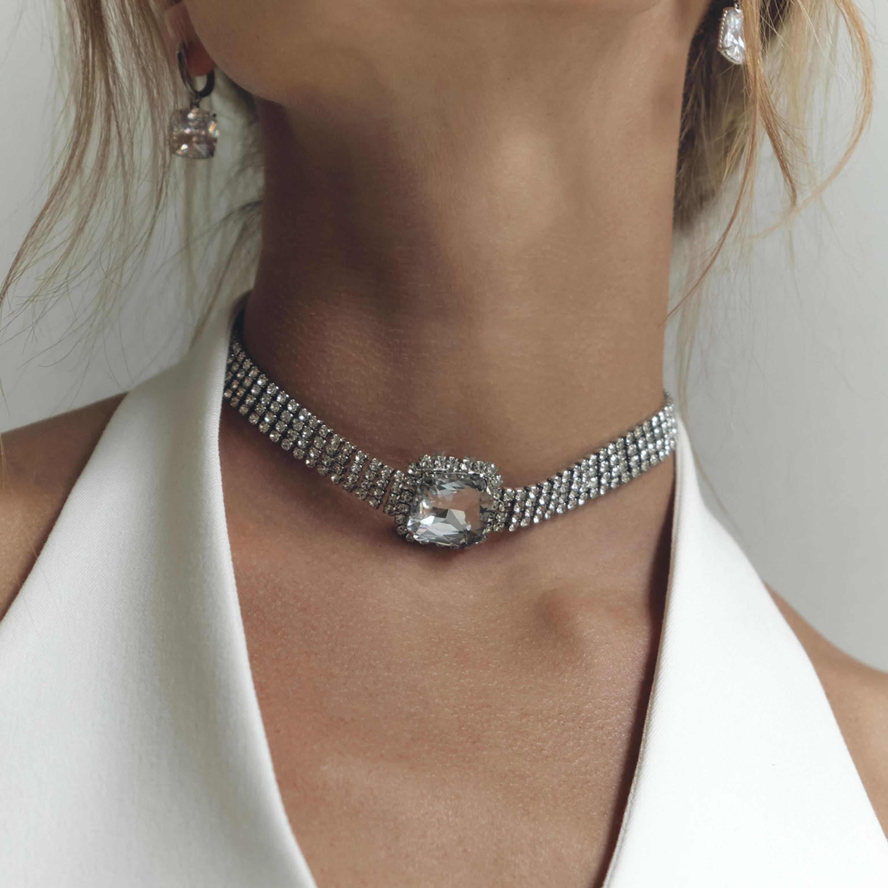 Lichi Women's Silver Crystals Choker Necklace with Zinc Alloy|One Size|ncl0167-women-watchesandjewellery-jewellery-necklacesandpendants-image-1