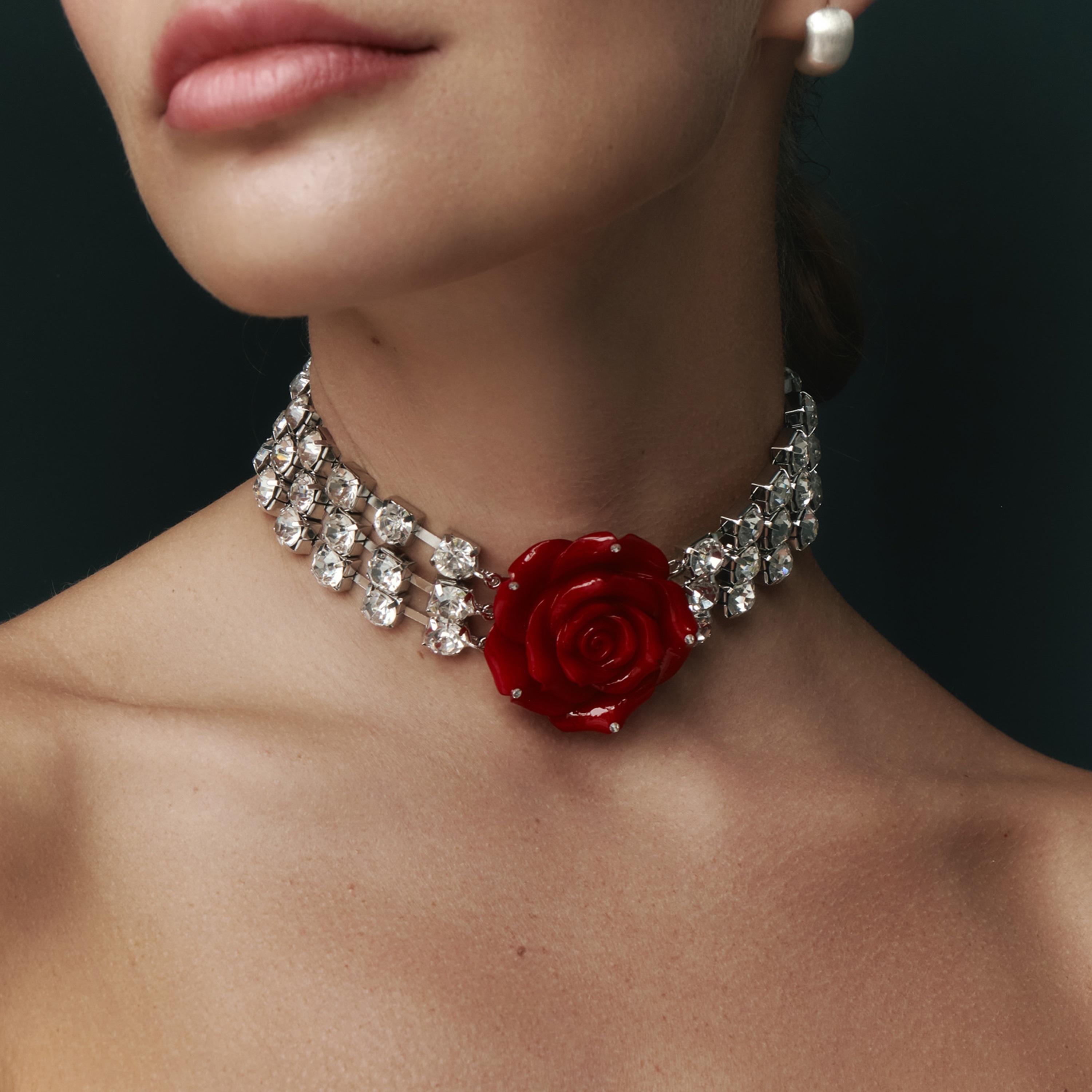 عقد تشوكر ليتشي فضي ببلورات وتصميم زهور للنساء من سبيكة الزنك | مقاس موحد | ncl0176-women-watchesandjewellery-jewellery-necklacesandpendants-image-1