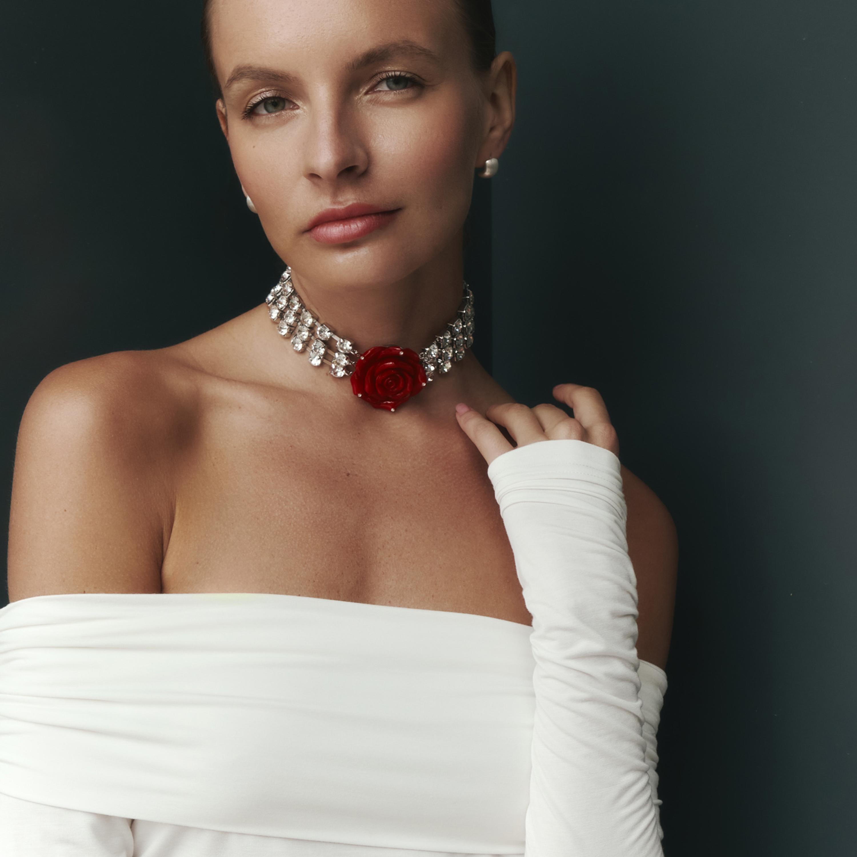 عقد تشوكر ليتشي فضي ببلورات وتصميم زهور للنساء من سبيكة الزنك | مقاس موحد | ncl0176-women-watchesandjewellery-jewellery-necklacesandpendants-image-4