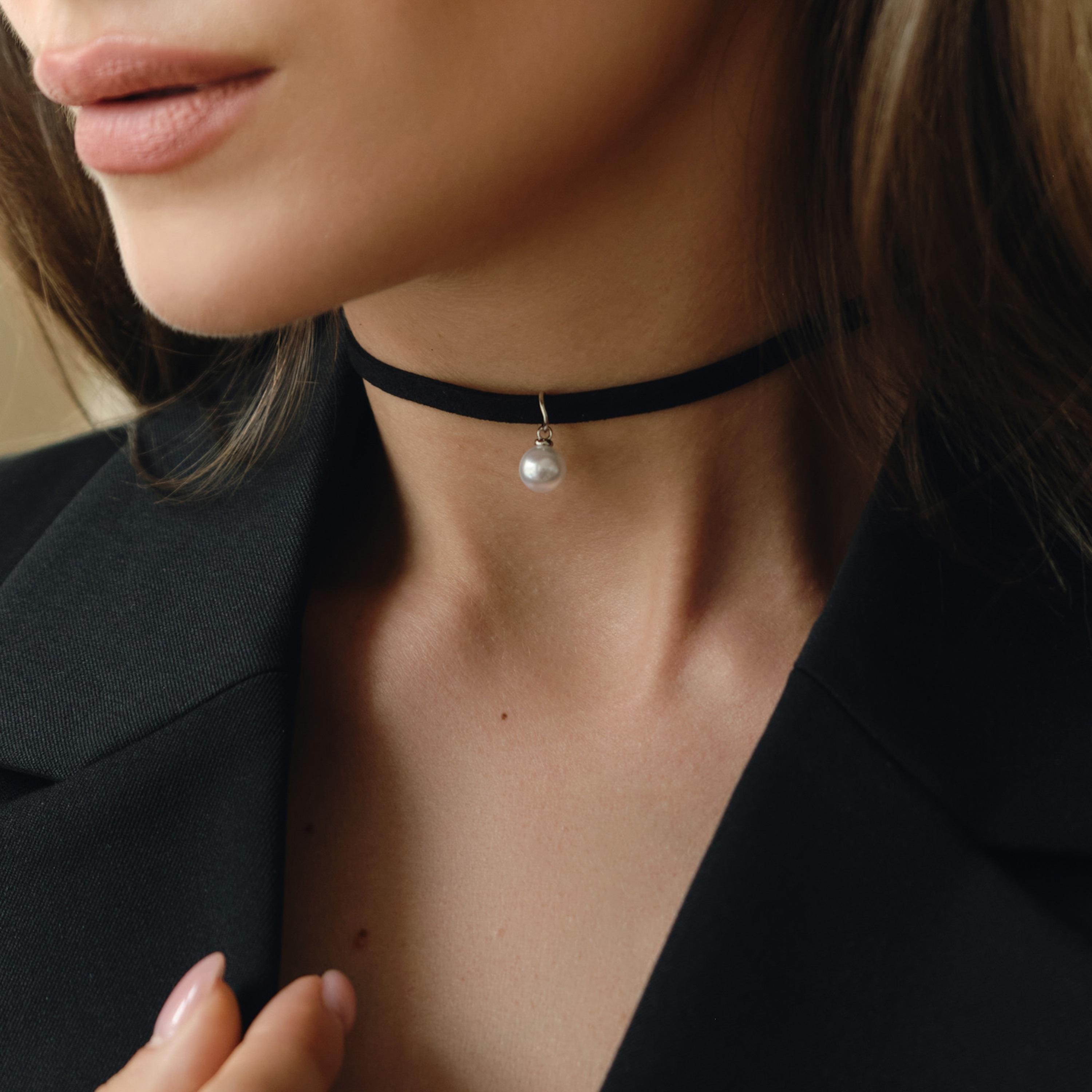 عقد تشوكر ليتشي أسود بتفاصيل لؤلؤ للنساء من سبيكة النحاس | مقاس موحد | ncl0188-women-watchesandjewellery-jewellery-necklacesandpendants-image-1