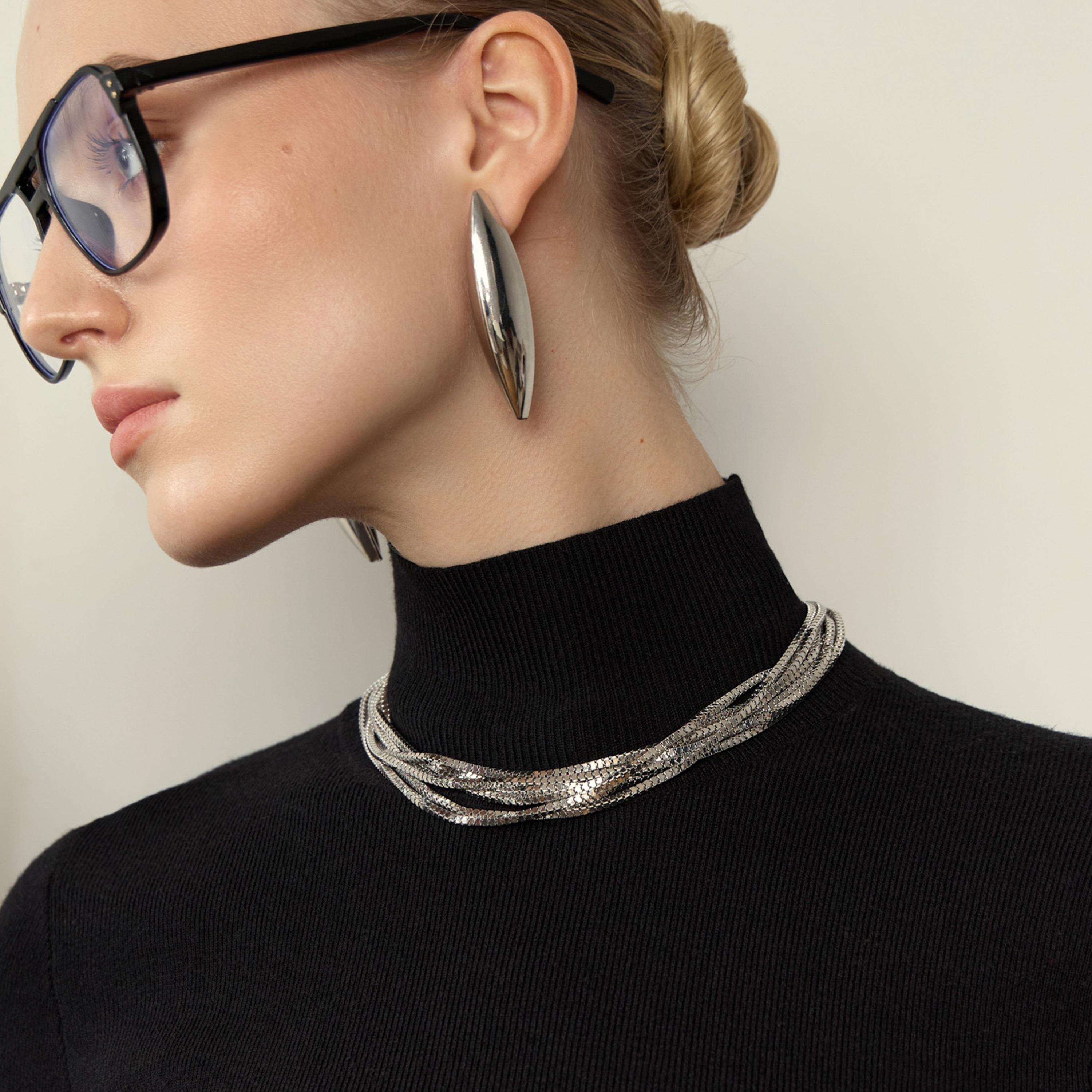 عقد تشوكر ليتشي فضي متعدد الطبقات للنساء من سبيكة الزنك | مقاس موحد | ncl0226-women-watchesandjewellery-jewellery-necklacesandpendants-image-4