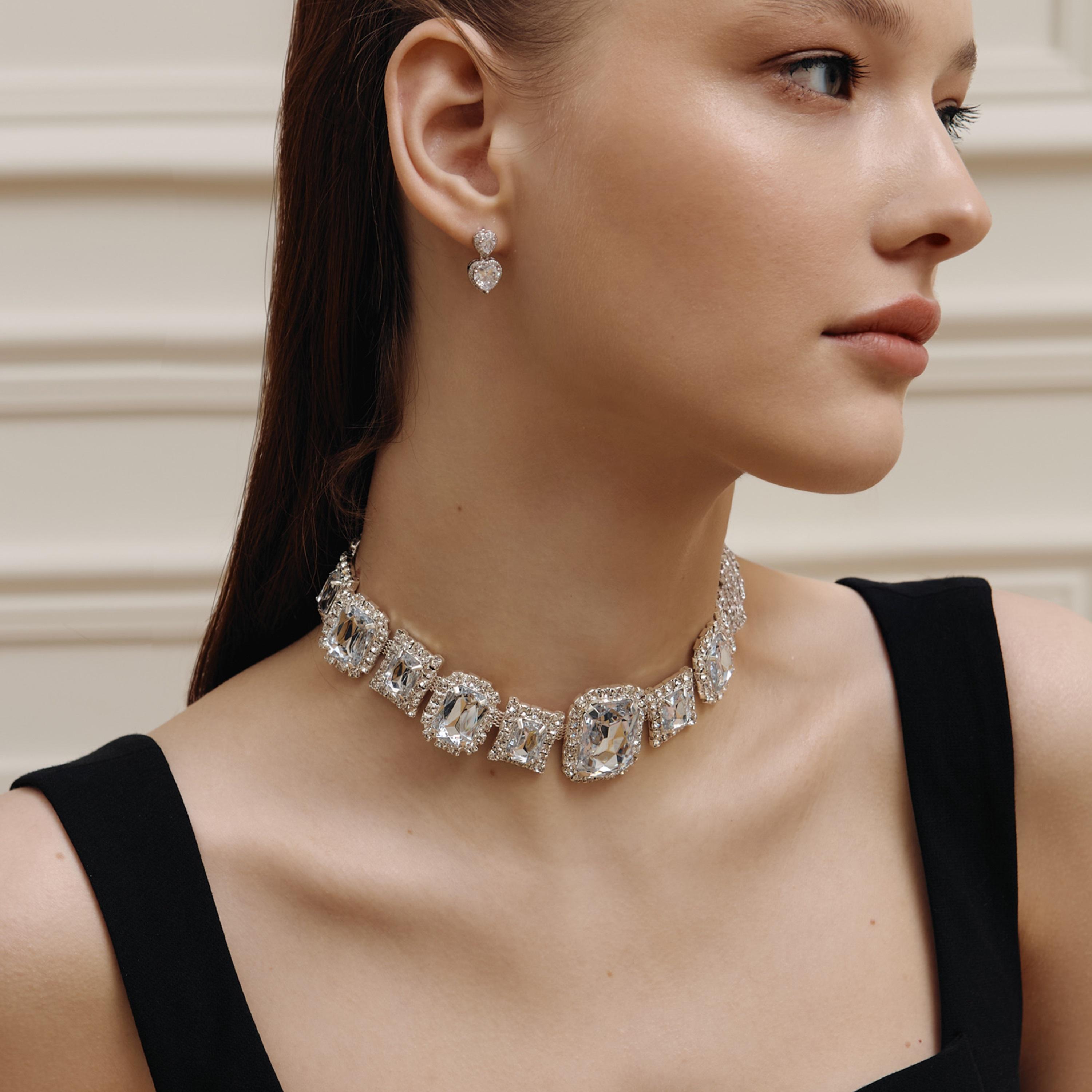 عقد تشوكر ليتشي فضي ببلورات للنساء من سبيكة النحاس | مقاس موحد | ncl0253-women-watchesandjewellery-jewellery-necklacesandpendants-image-1