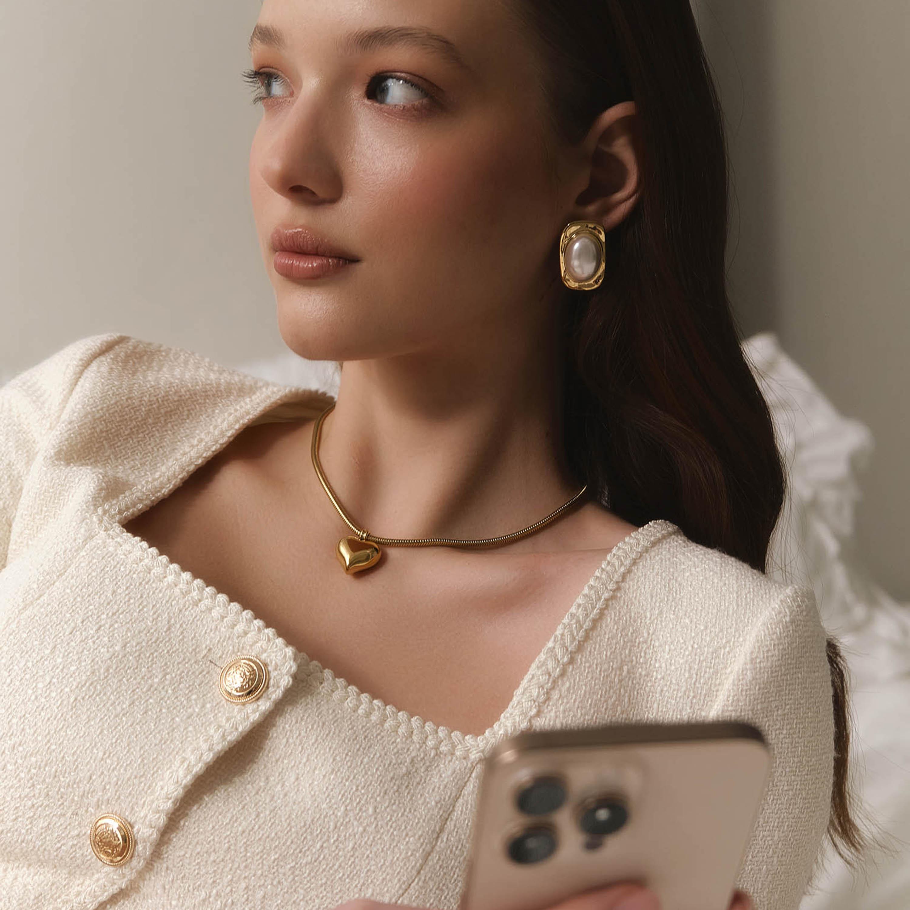 عقد بقلادة ليتشي ذهبي على شكل قلب من الستانلس ستيل | مقاس موحد | ncl0256-women-watchesandjewellery-jewellery-necklacesandpendants-image-1