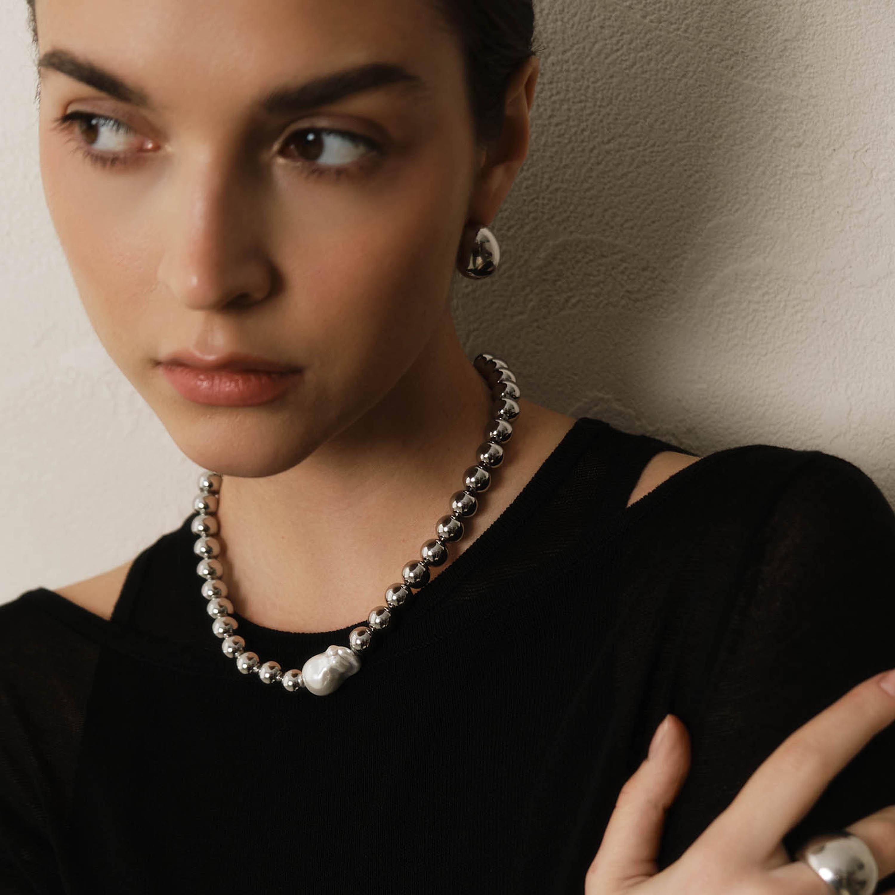 عقد سلسلة ليتشي فضي بمرصع باللؤلؤ من الستانلس ستيل | مقاس موحد | ncl0273-women-watchesandjewellery-jewellery-necklacesandpendants-image-1