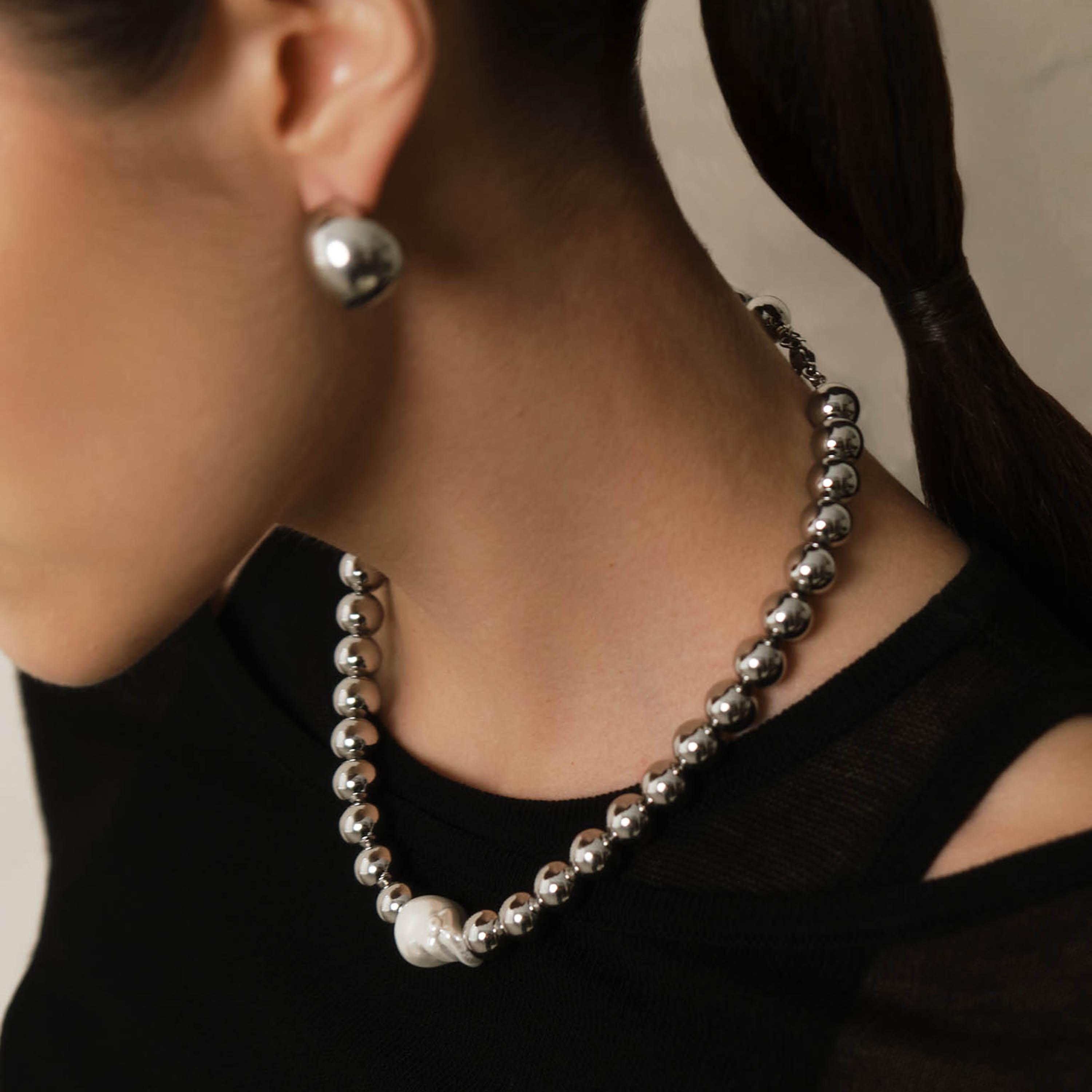 عقد سلسلة ليتشي فضي بمرصع باللؤلؤ من الستانلس ستيل | مقاس موحد | ncl0273-women-watchesandjewellery-jewellery-necklacesandpendants-image-4