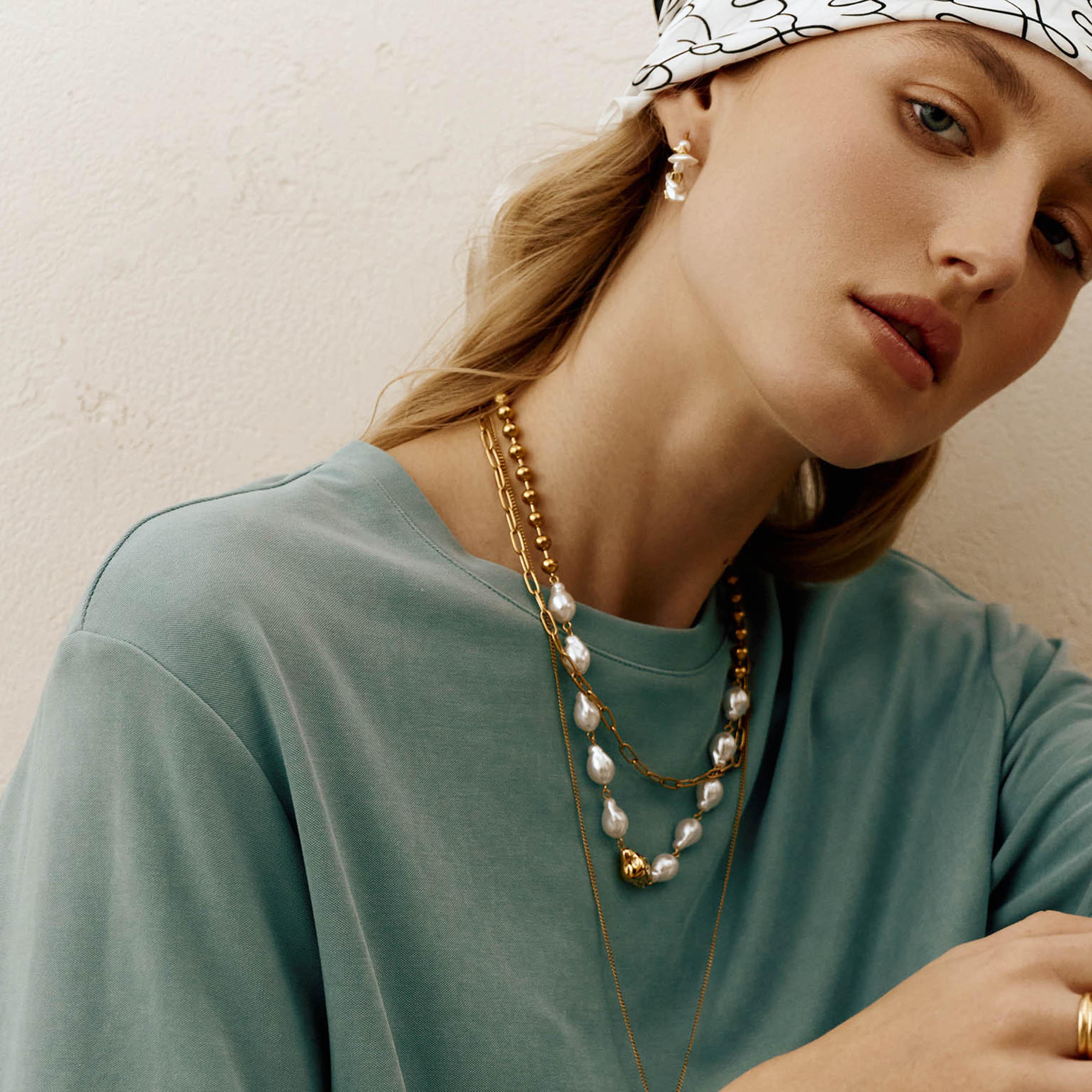 عقد سلسلة ليتشي ذهبي بمرصع باللؤلؤ من الستانلس ستيل | مقاس موحد | ncl0274-women-watchesandjewellery-jewellery-necklacesandpendants-image-1