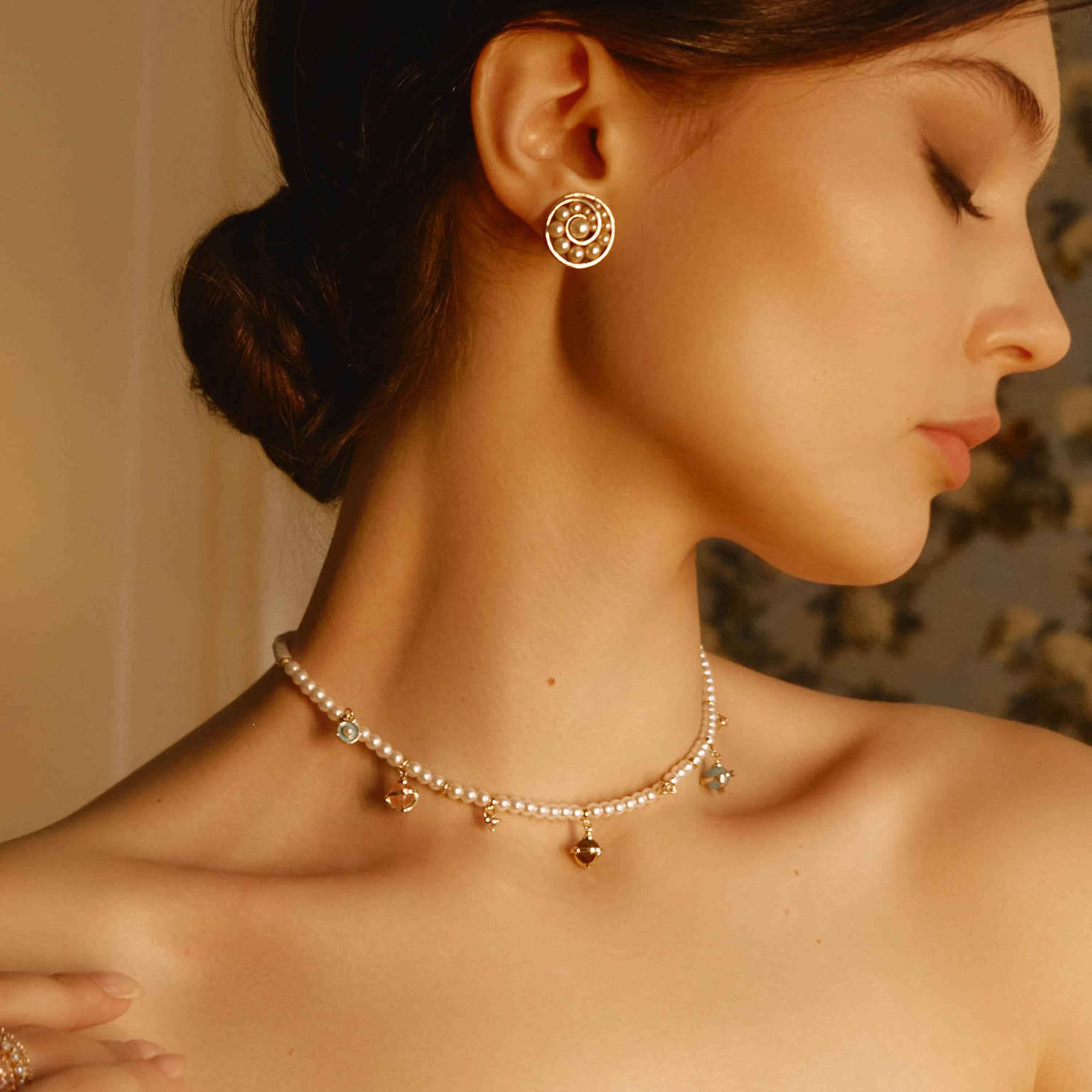 عقد تشوكر ليتشي أبيض بمرصع باللؤلؤ من النحاس | مقاس موحد | ncl0280-women-watchesandjewellery-jewellery-necklacesandpendants-image-1