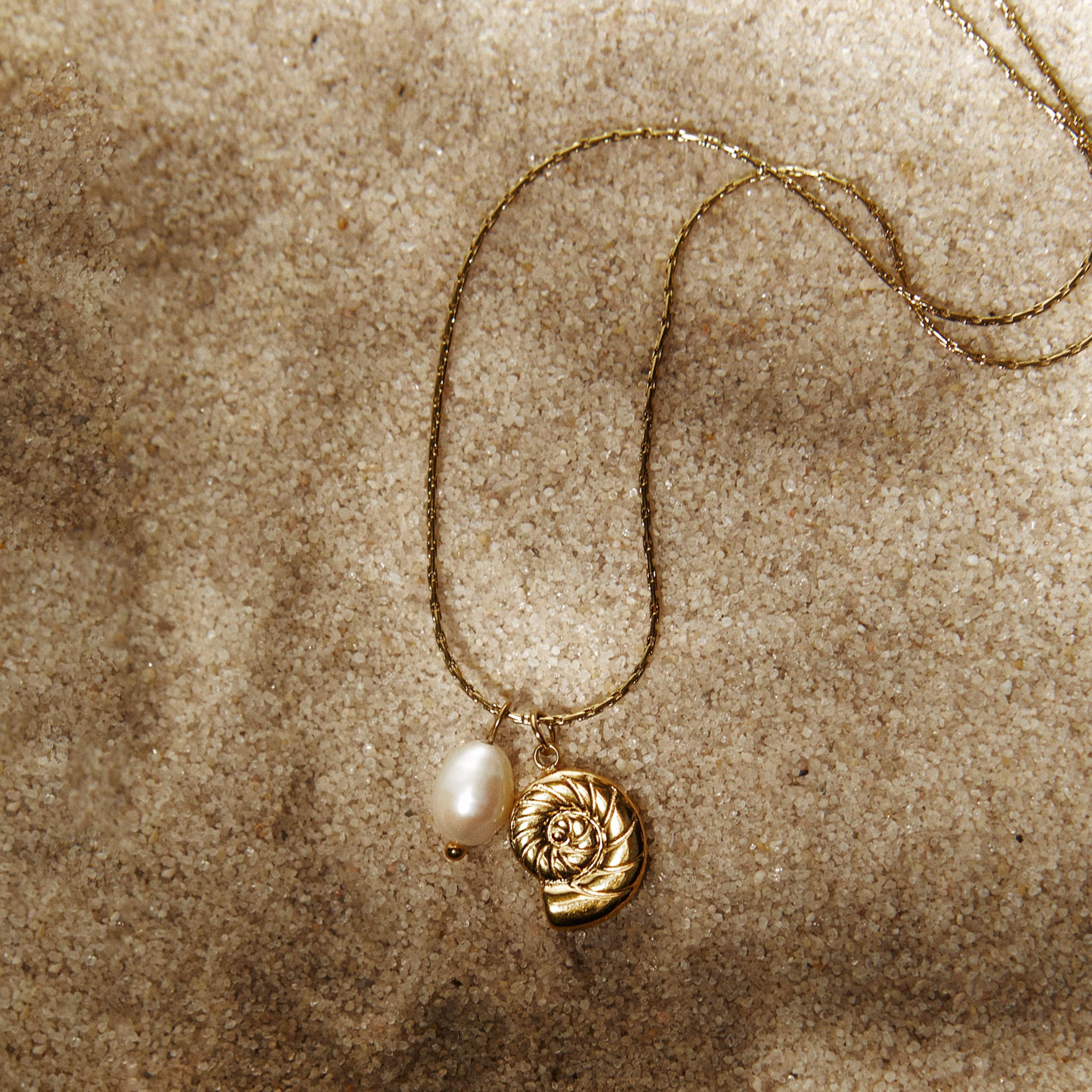 عقد بقلادة لؤلؤ ليتشي ذهبي من الستانلس ستيل | مقاس موحد | ncl0301-women-watchesandjewellery-jewellery-necklacesandpendants-image-2