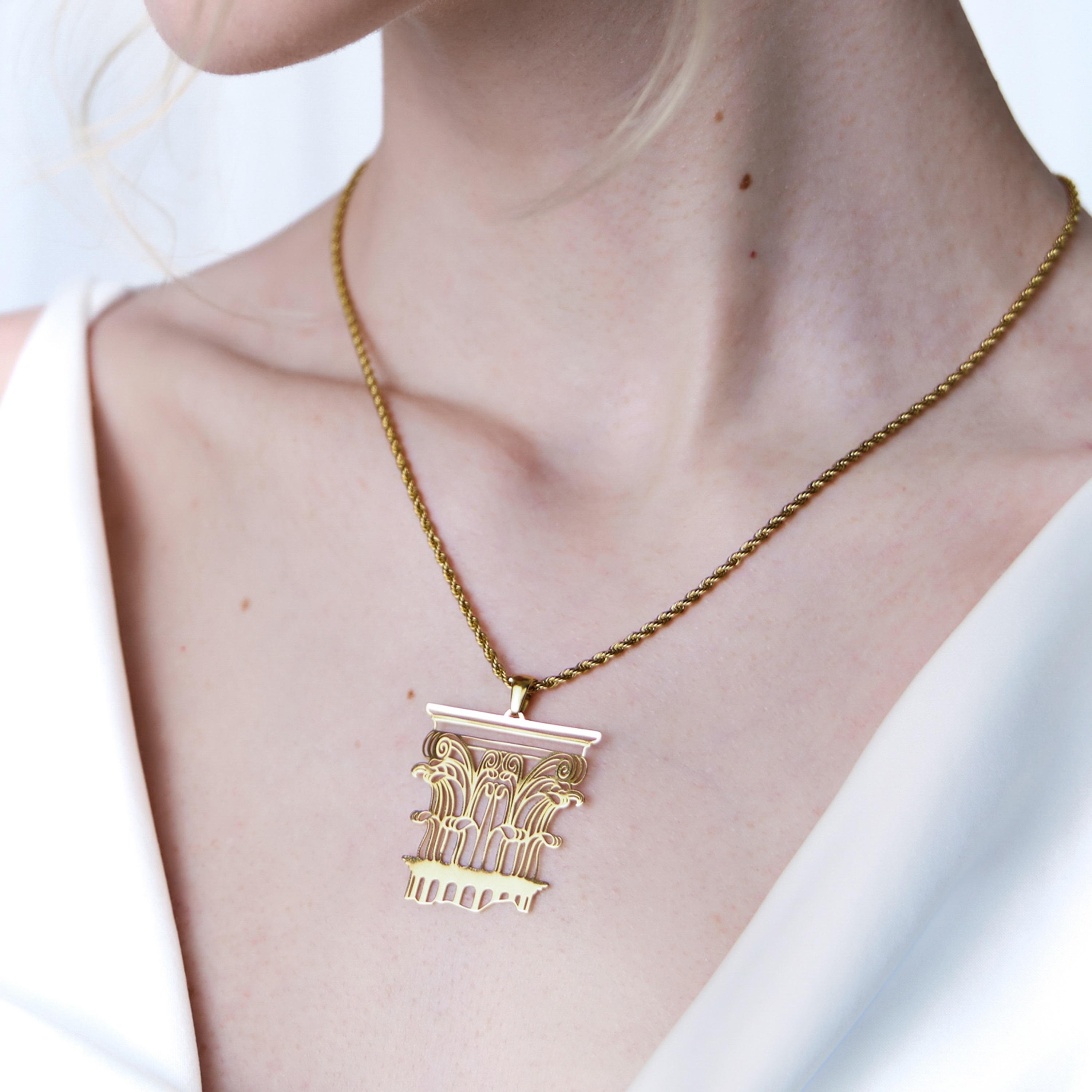 عقد بقلادة ليتشي ذهبي بنقوش محفورة من الستانلس ستيل | مقاس موحد | ncl0310-women-watchesandjewellery-jewellery-necklacesandpendants-image-1