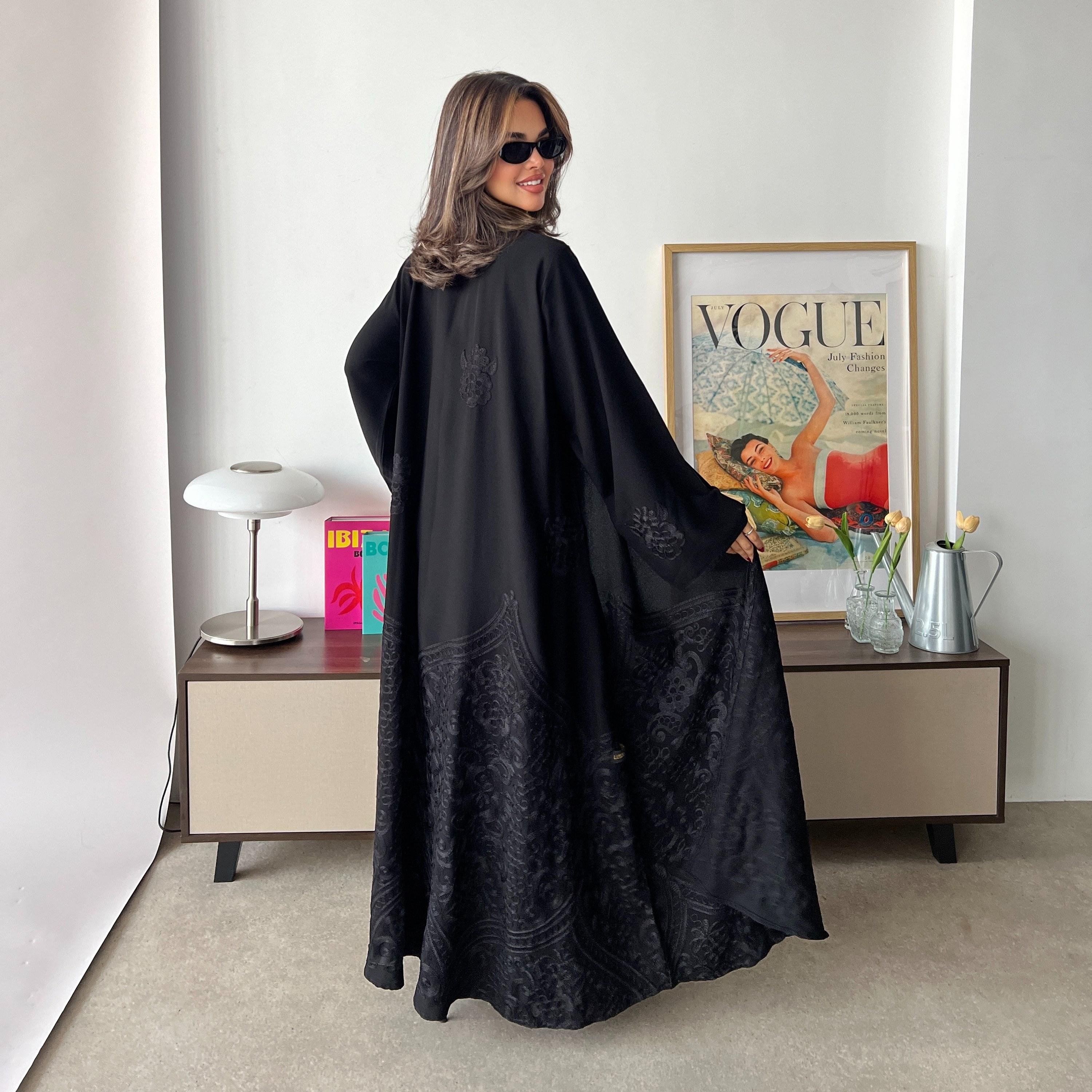عباية سهرة حريمي سوداء مطرزة بتطريز شانيل بأكمام واسعة قماش كريب رويال مع حجاب من لوسين-women-arabicclothing-abayas-image-6