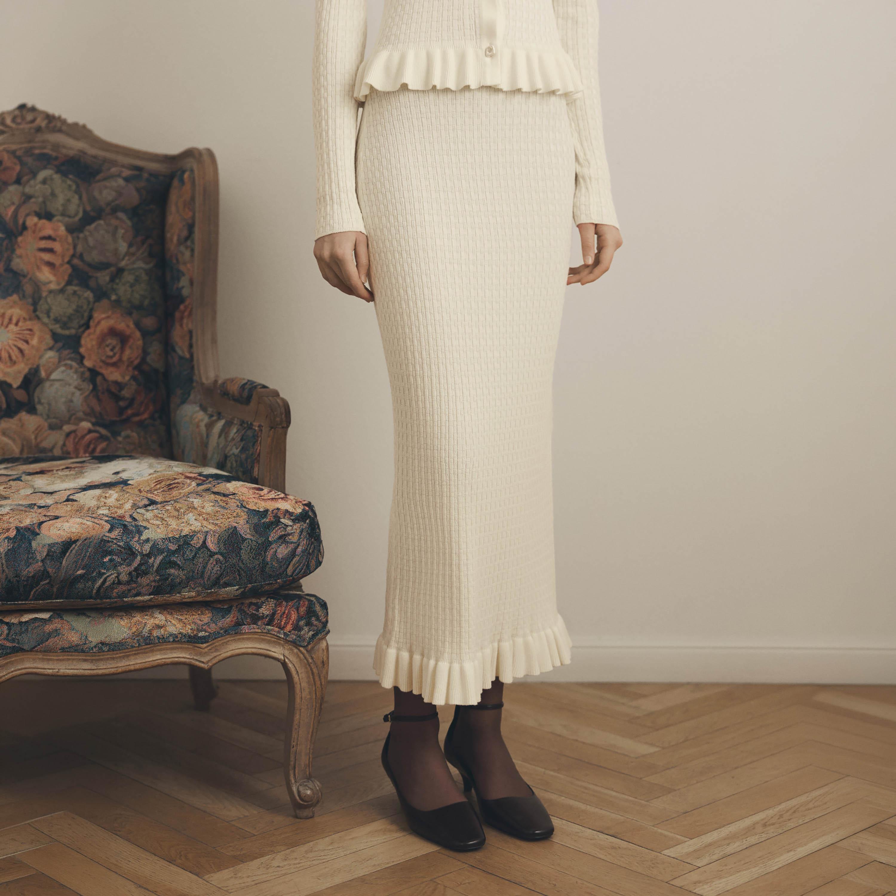 تنورة ميدي بينسل بقوام بارز للنساء باللون الكريمي من ليتشي-women-clothing-bottoms-skirts-image-1