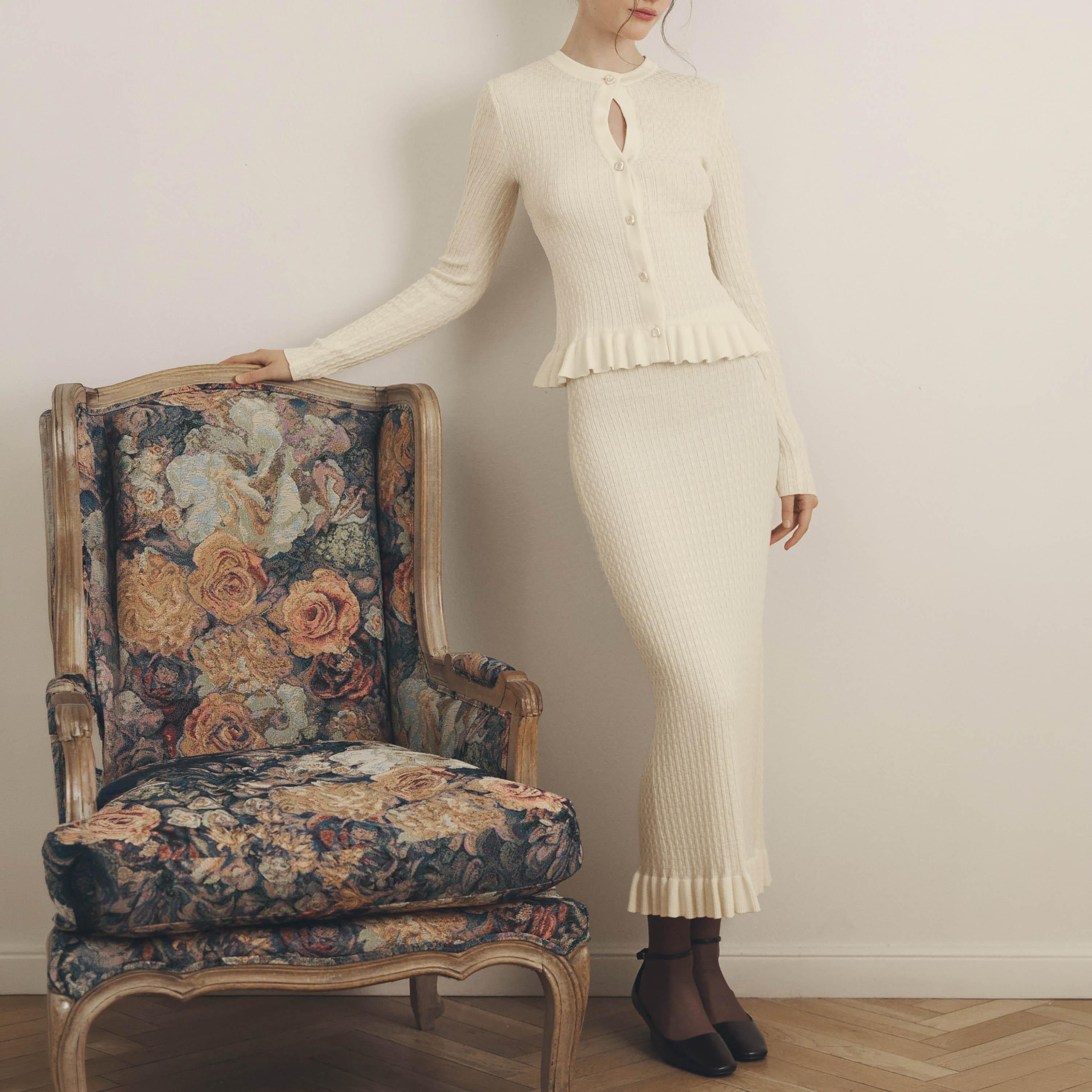 تنورة ميدي بينسل بقوام بارز للنساء باللون الكريمي من ليتشي-women-clothing-bottoms-skirts-image-2