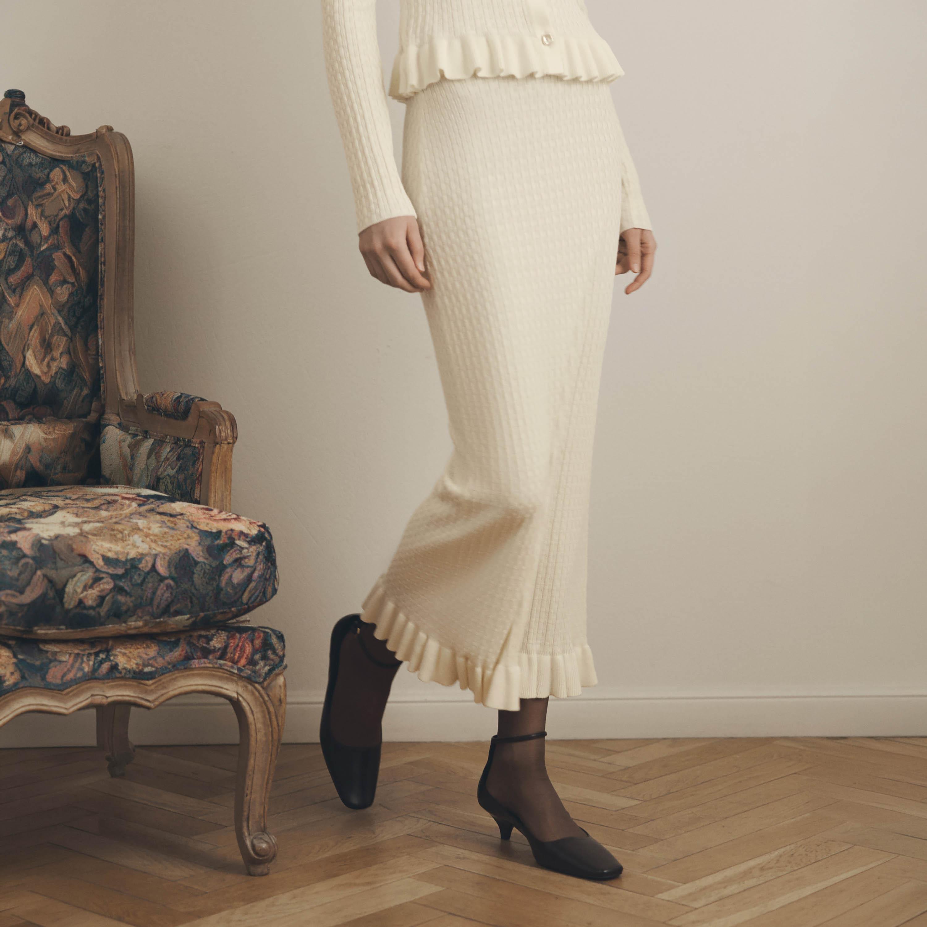 تنورة ميدي بينسل بقوام بارز للنساء باللون الكريمي من ليتشي-women-clothing-bottoms-skirts-image-4