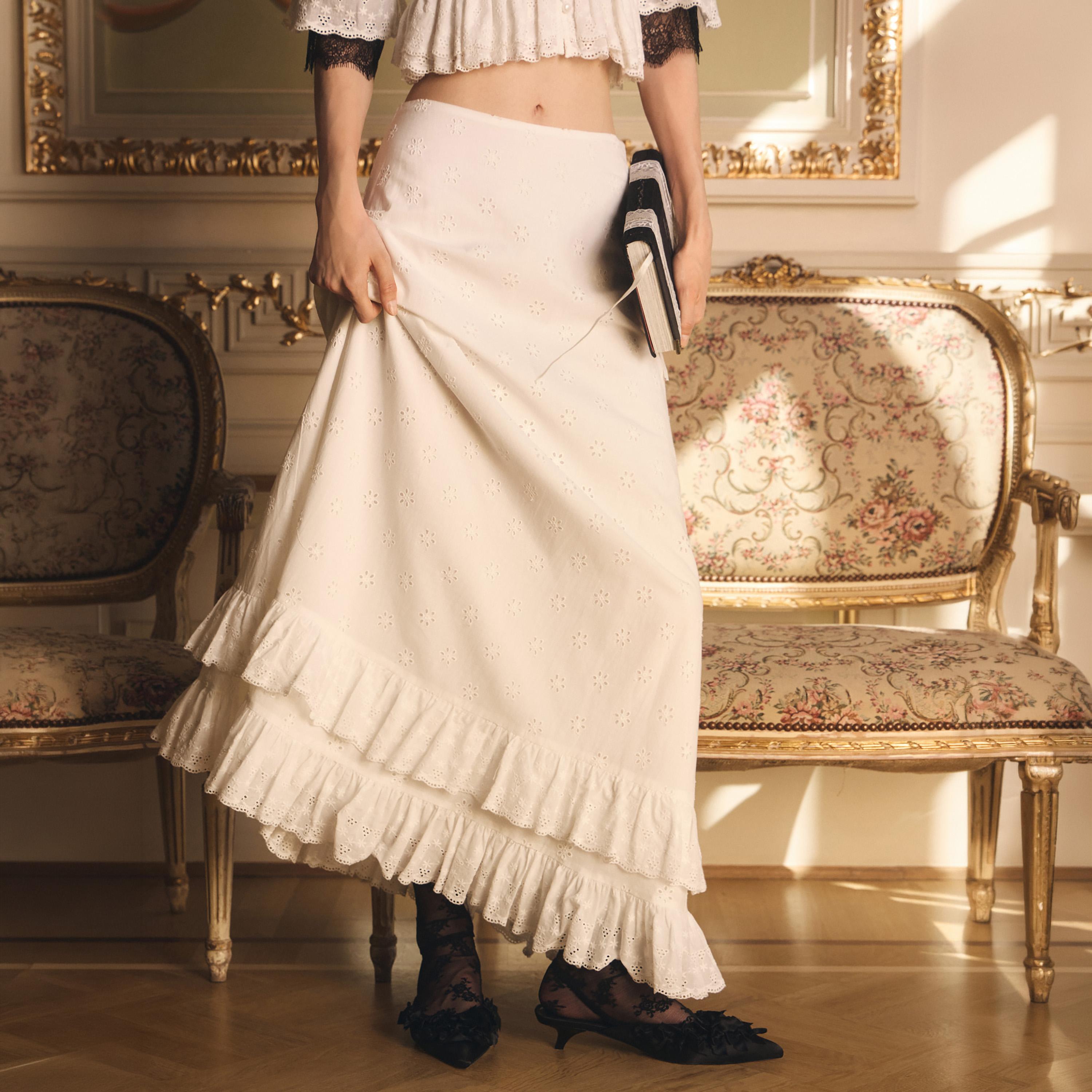 تنورة ماكسي كلوش قطن مطرزة بشيفلي باللون الأبيض من ليتشي-women-clothing-bottoms-skirts-image-1