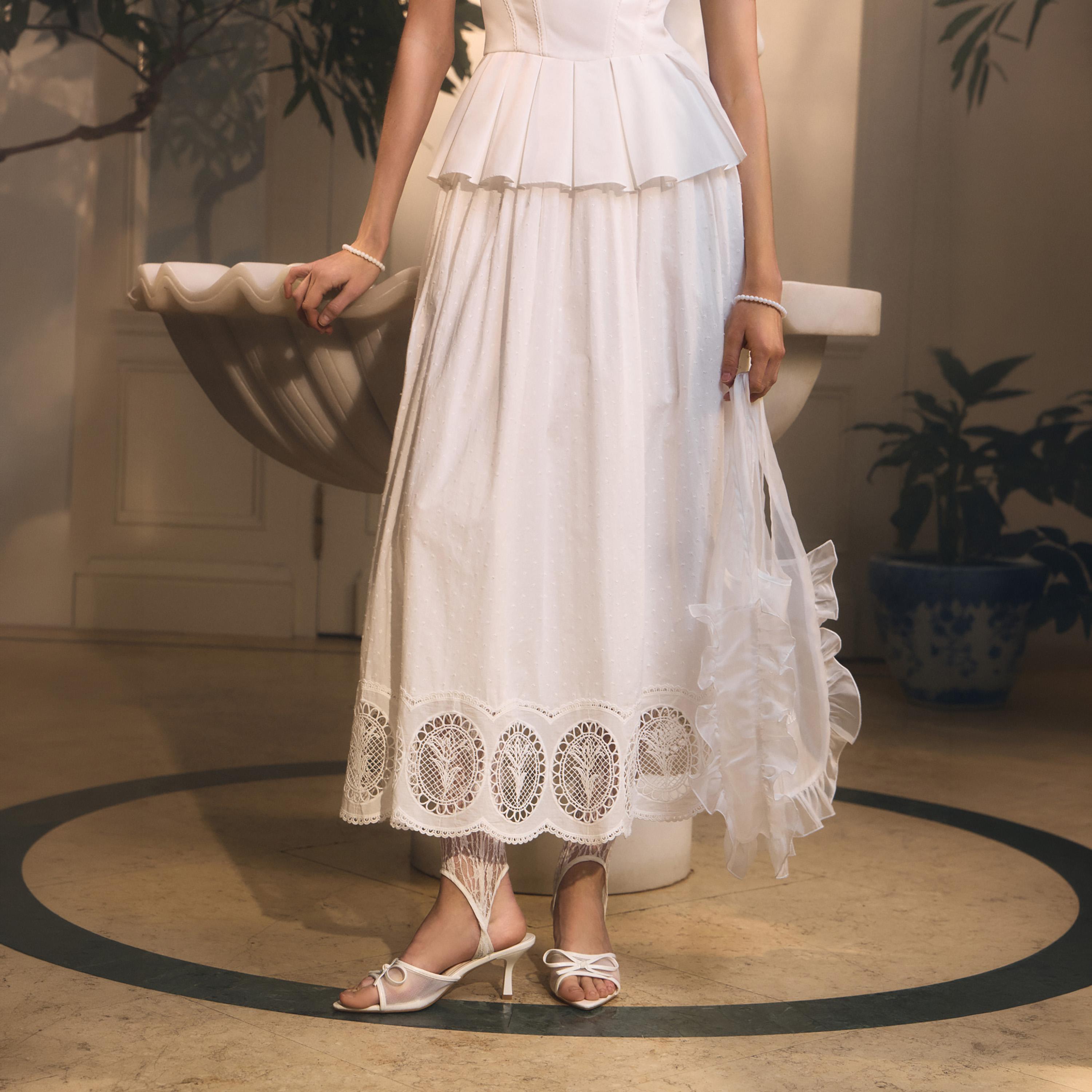تنورة ماكسي كلوش قطن مطرزة باللون الأبيض من ليتشي-women-clothing-bottoms-skirts-image-1