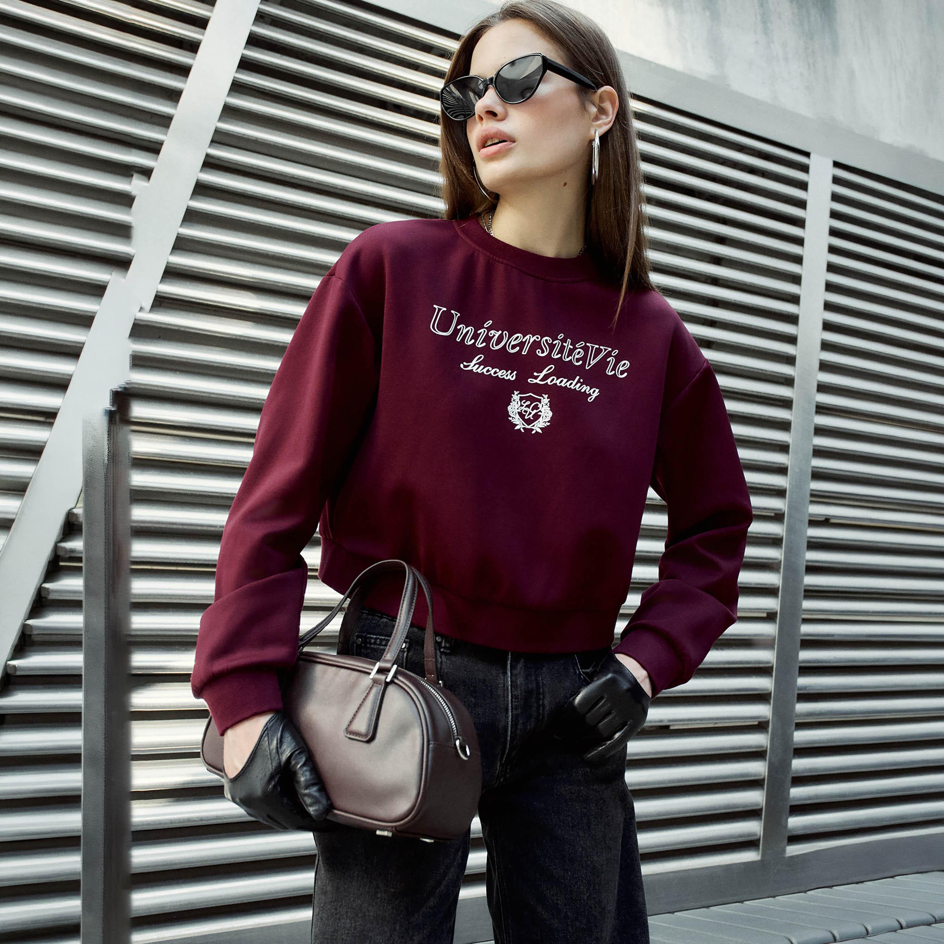 سويت شيرت حريمي بطبعة حروف وأكمام مسدلة باللون العنابي من ليتشي-women-clothing-hoodiesandsweatshirts-sweatshirts-image-1