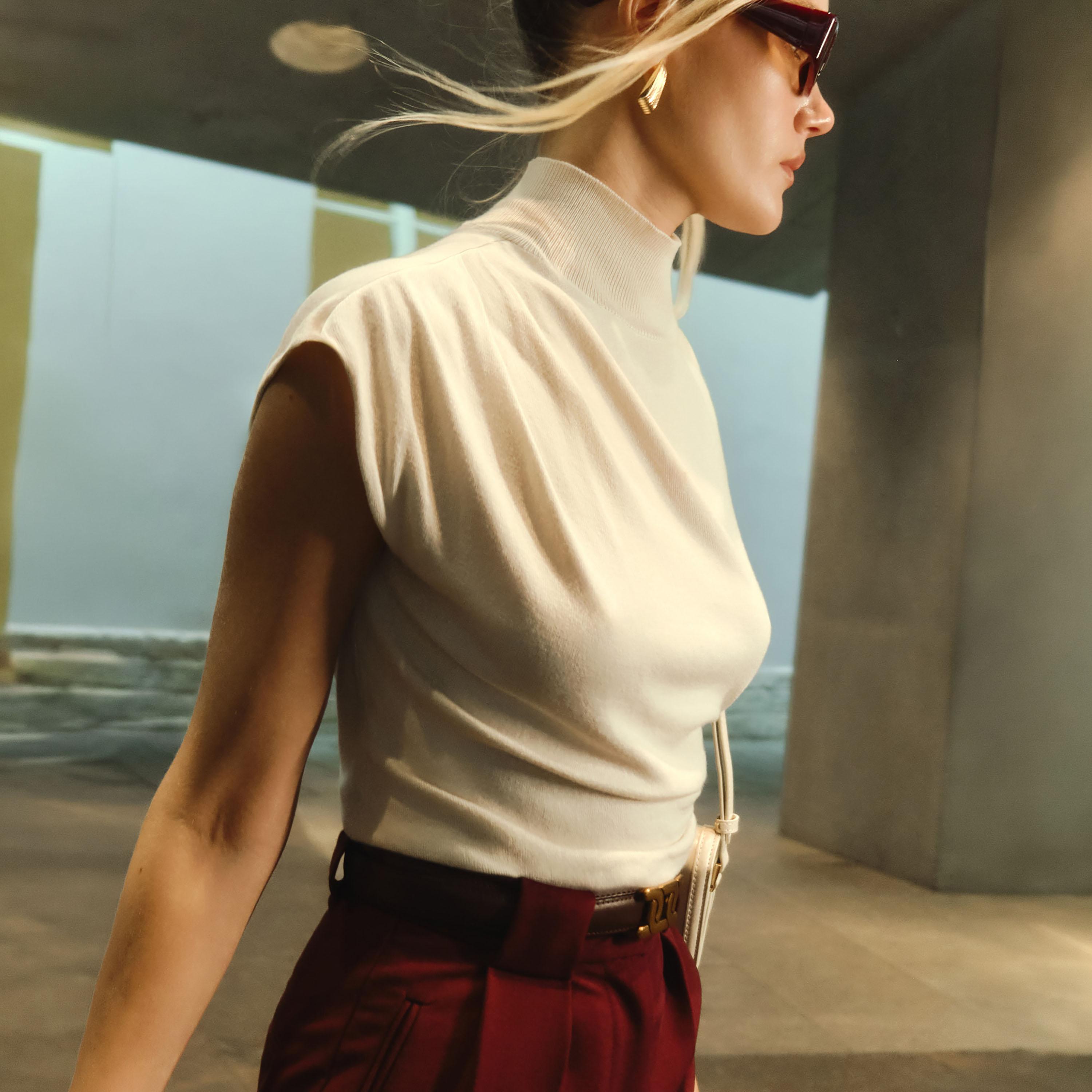توب بياقة عالية وأكمام كاب للنساء من ليتشي-women-clothing-shirtsandblouses-blouses-image-4