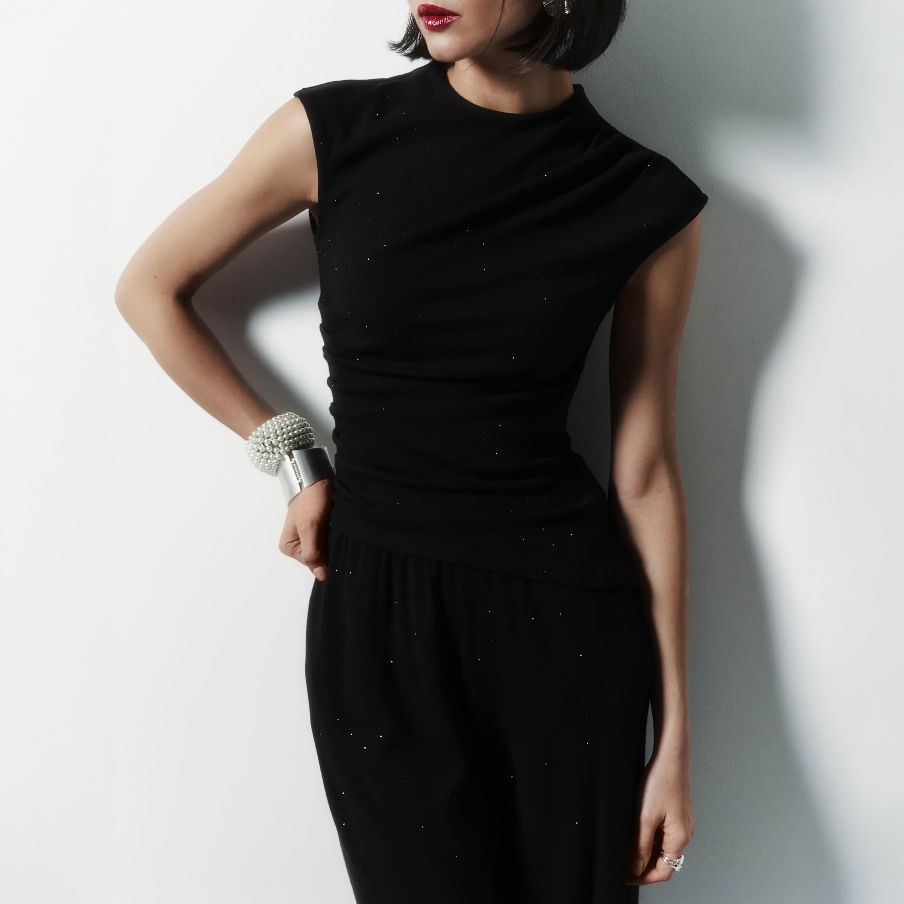 توب بياقة عالية وأكمام كاب مزين بأحجار الراين أسود للنساء من ليتشي-women-clothing-shirtsandblouses-blouses-image-4