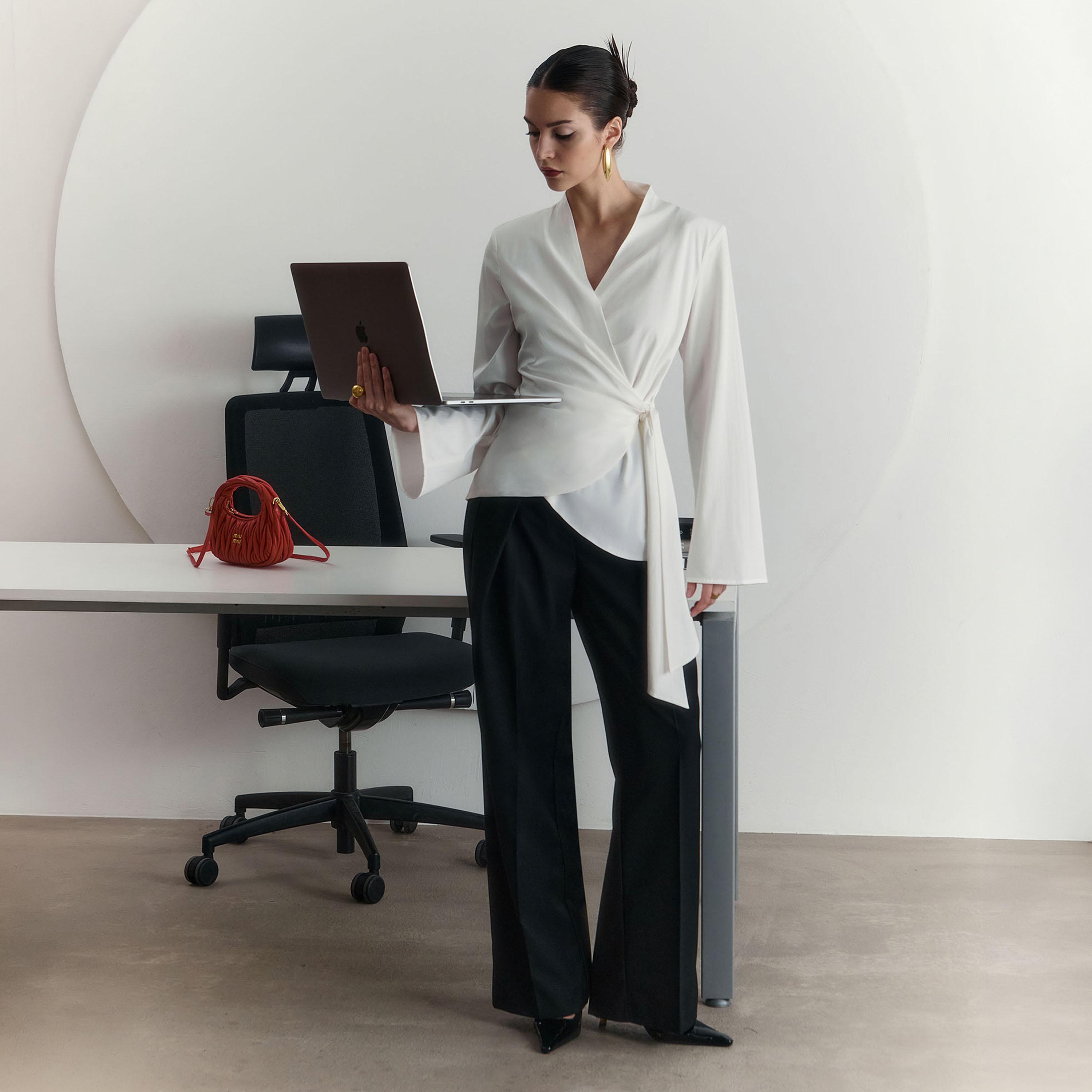 بنطلون واسع (فلير) أسود للنساء من ليتشي-women-clothing-bottoms-trousers-image-2