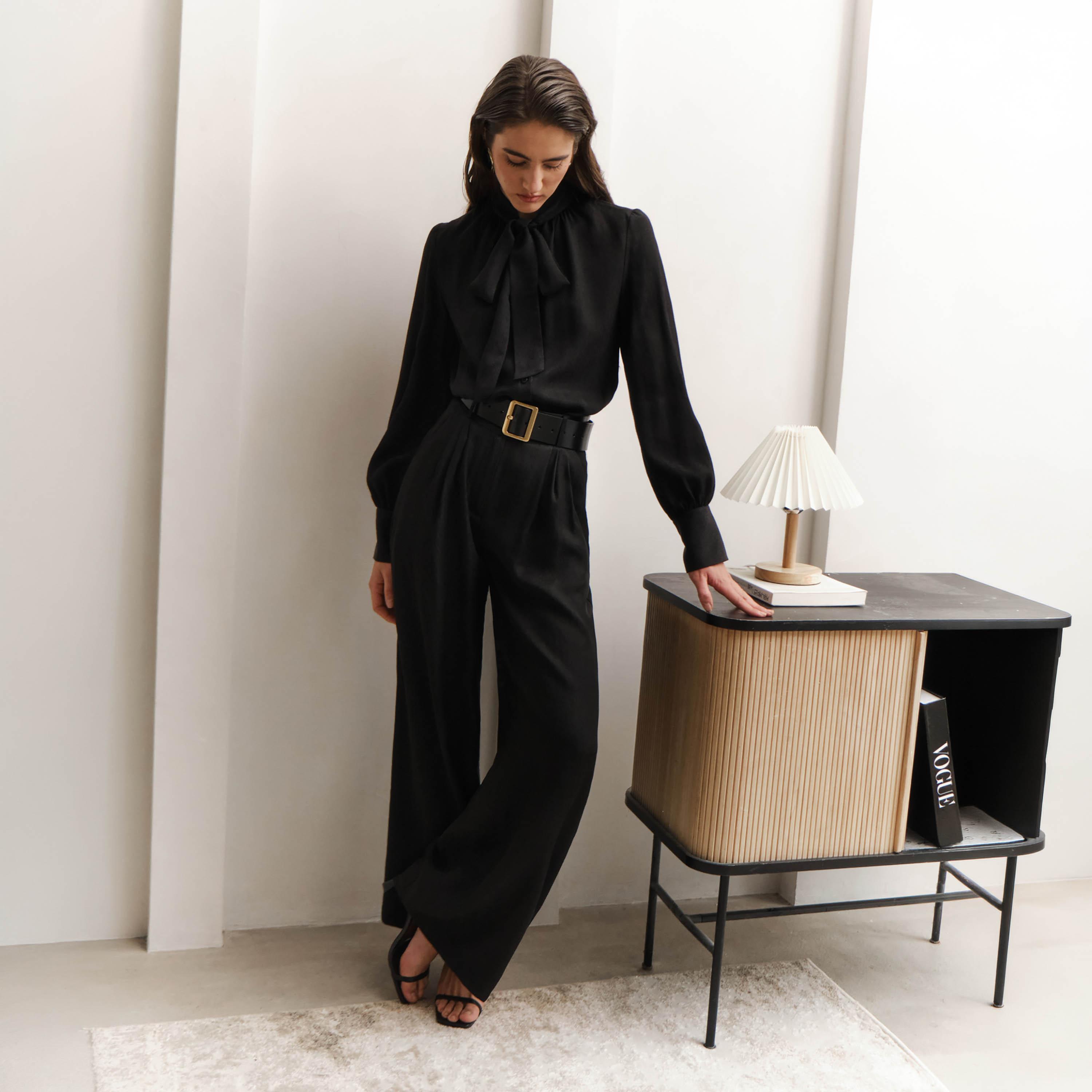بنطال نسائي بقصة أرجل واسعة باللون الأسود من ليتشي-women-clothing-bottoms-trousers-image-2