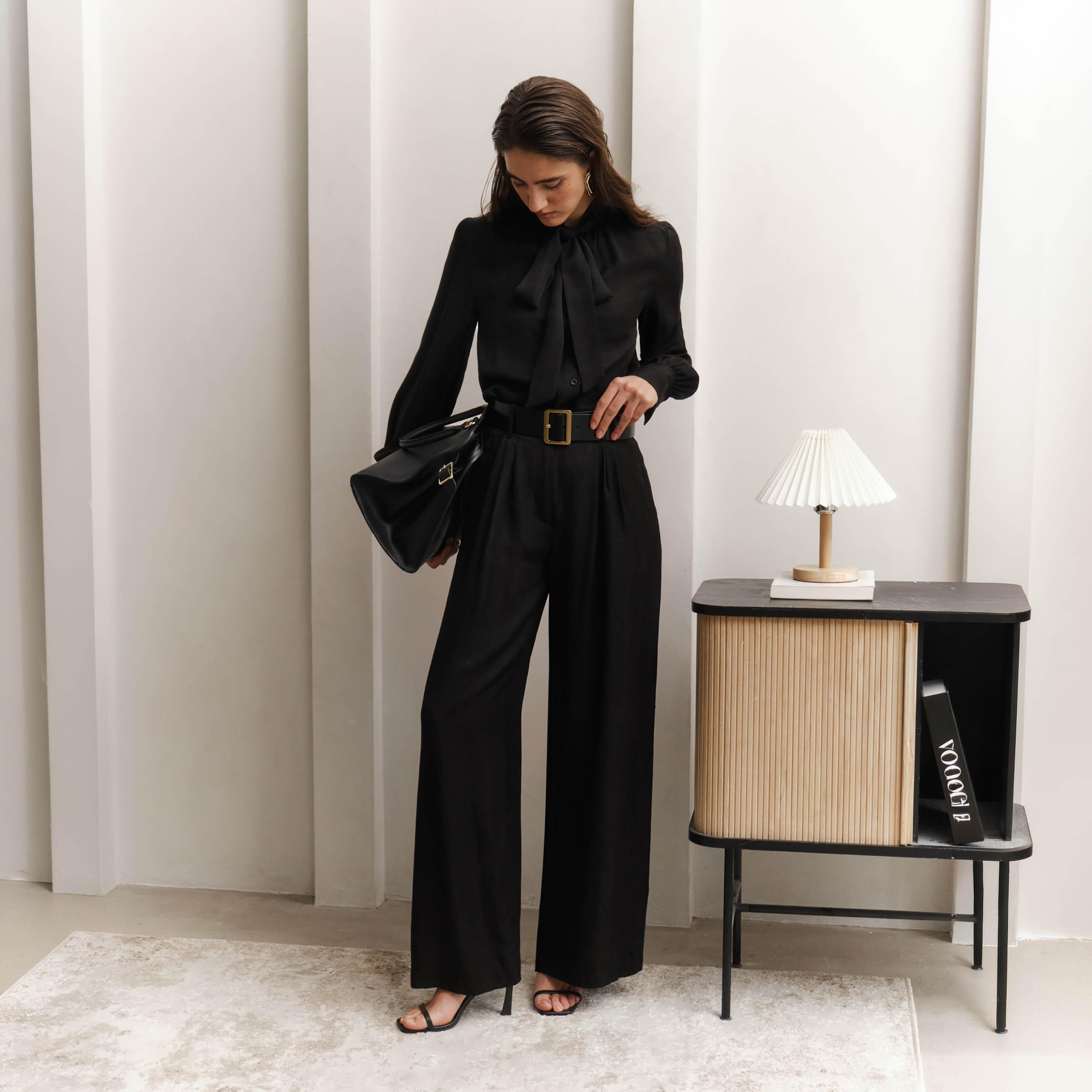 بنطال نسائي بقصة أرجل واسعة باللون الأسود من ليتشي-women-clothing-bottoms-trousers-image-3