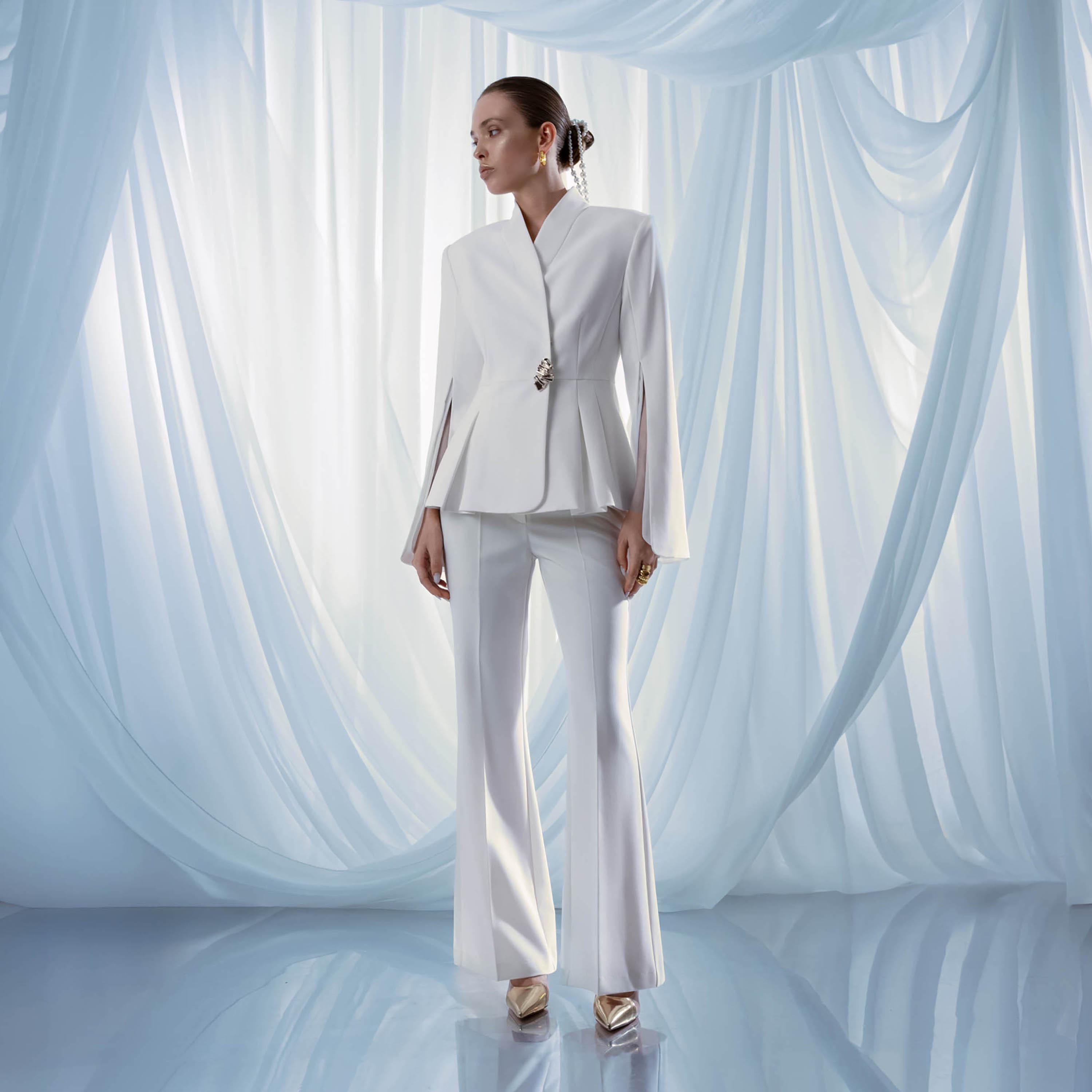 بنطال جينز نسائي بقصة بوت كات (شارلستون) باللون الأبيض من ليتشي-women-clothing-bottoms-trousers-image-2