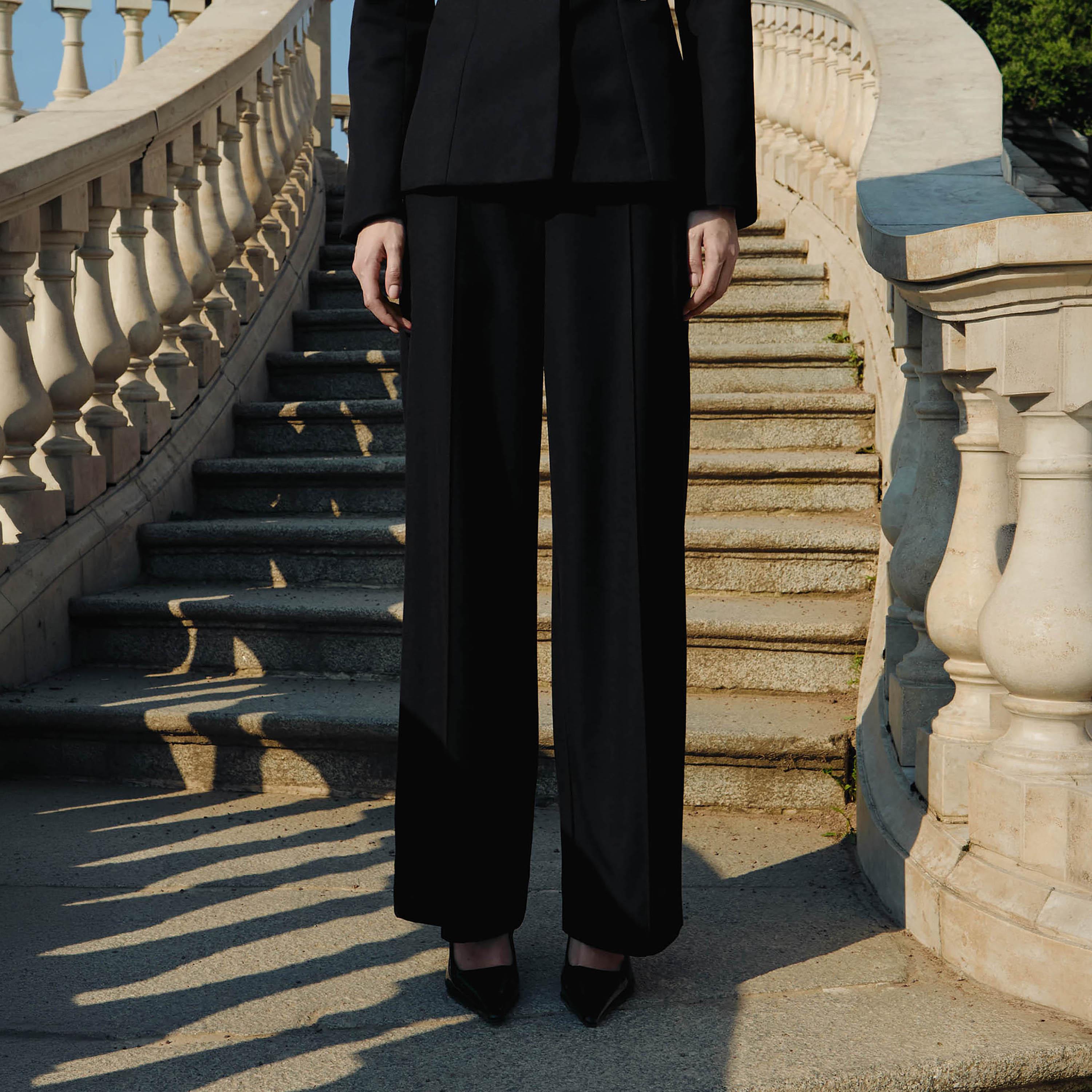 بنطال نسائي بقصة أرجل واسعة باللون الأسود من ليتشي-women-clothing-bottoms-trousers-image-1