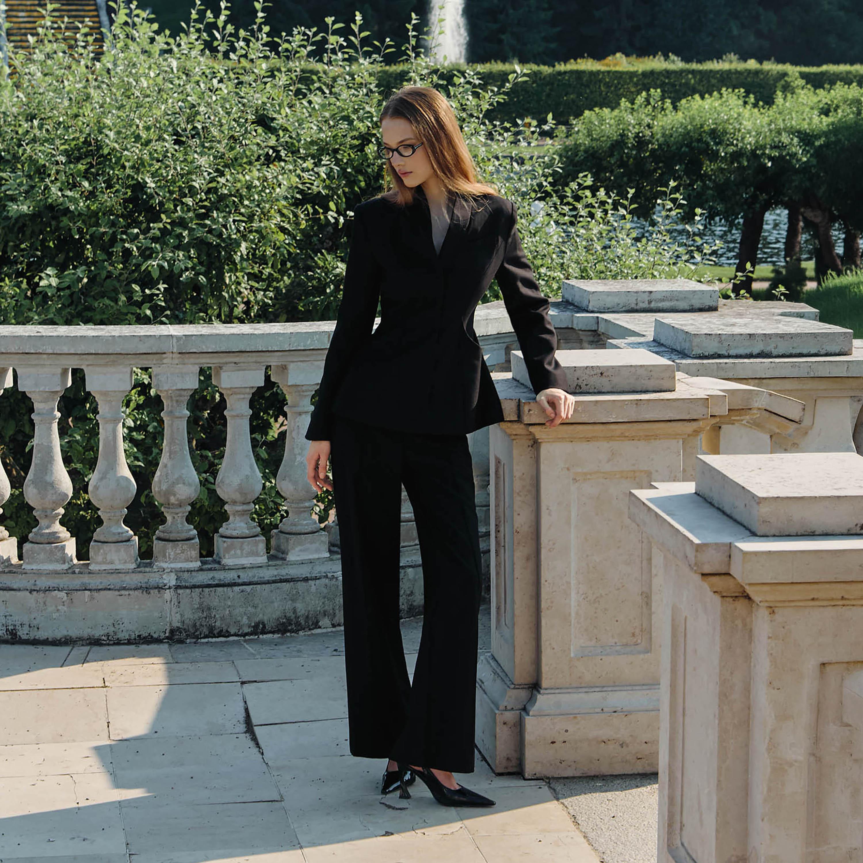 بنطال نسائي بقصة أرجل واسعة باللون الأسود من ليتشي-women-clothing-bottoms-trousers-image-3