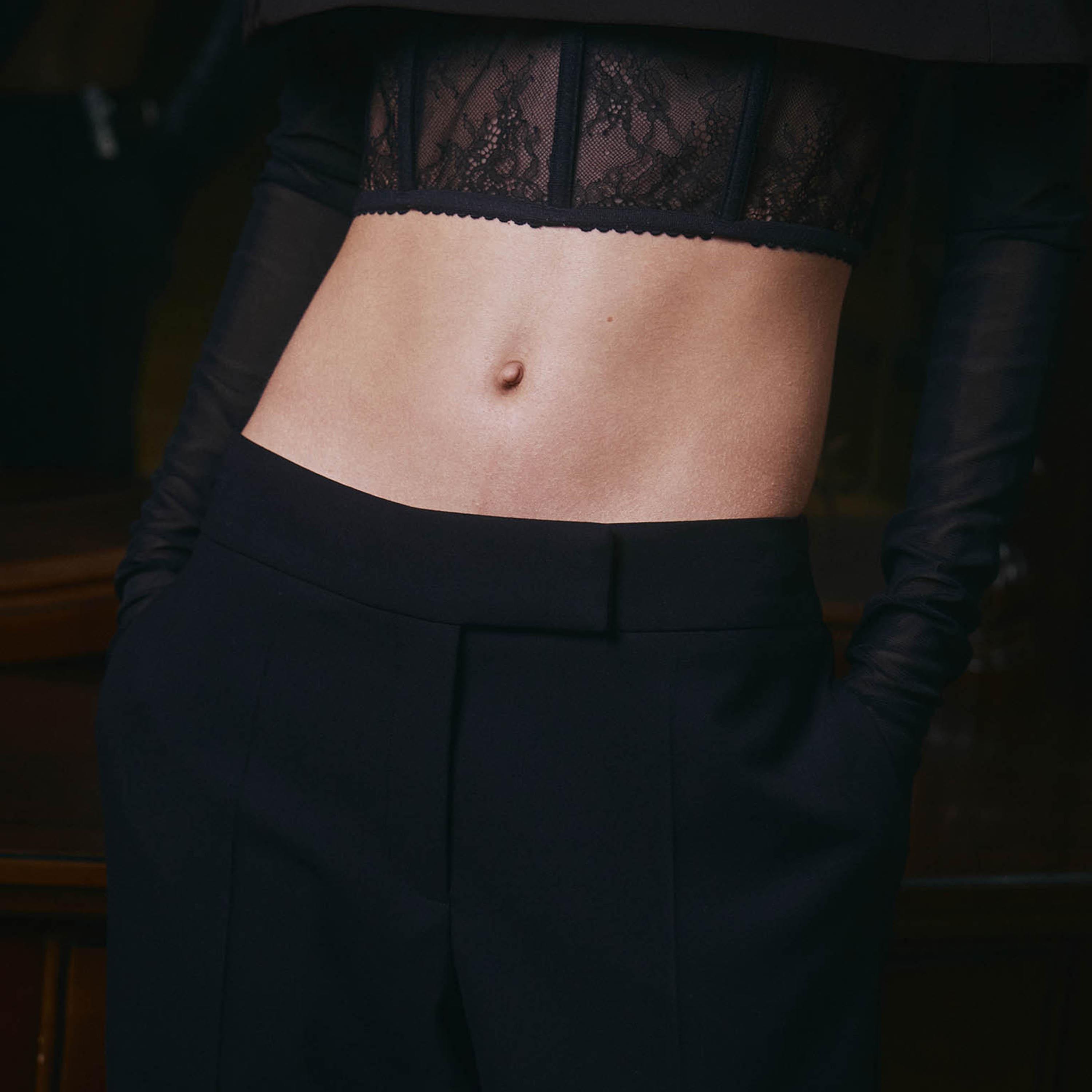 بنطلون مستقيم أسود للنساء من ليتشي-women-clothing-bottoms-trousers-image-4