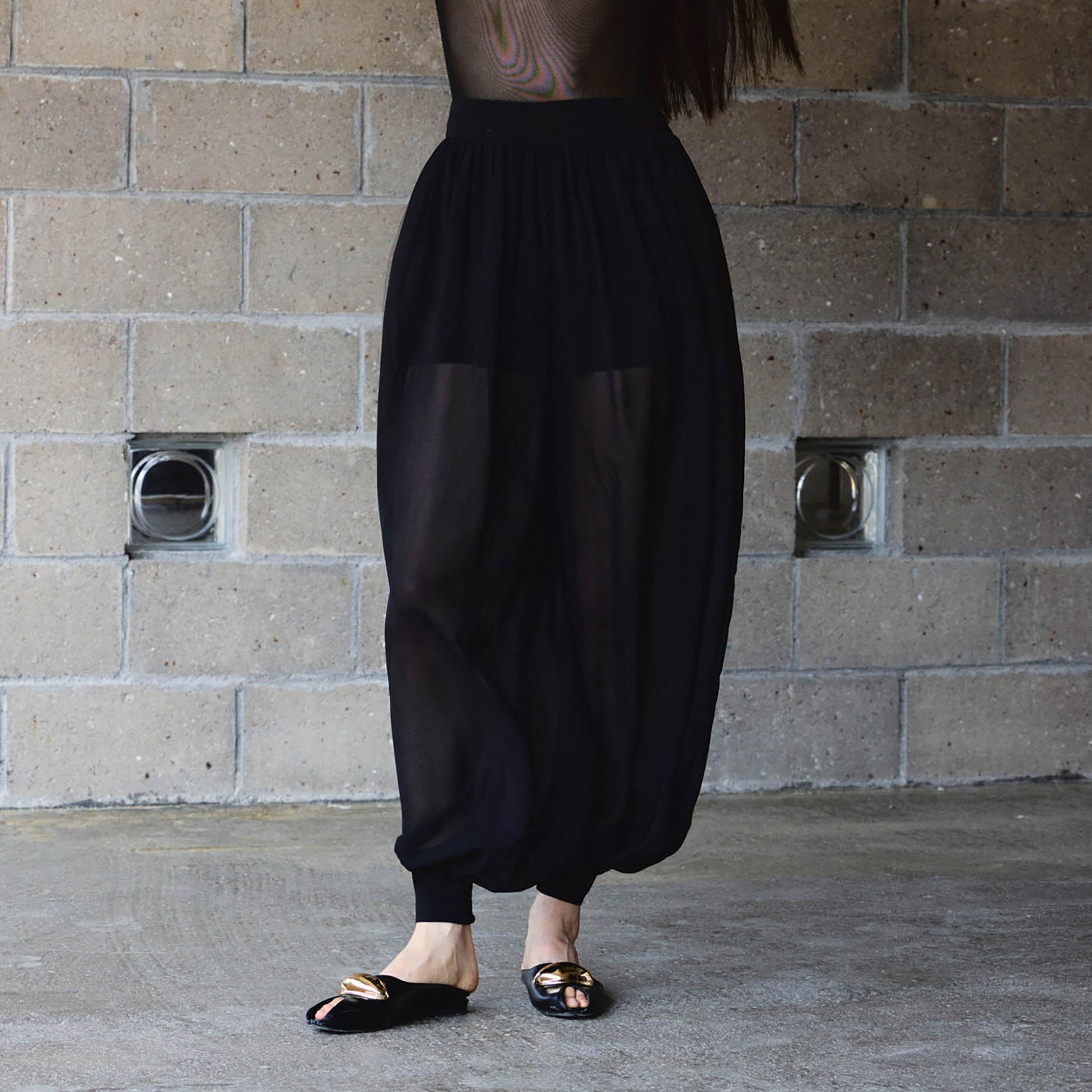 بنطال نسائي بتصميم بالون (منفوخ) باللون الأسود من ليتشي-women-clothing-bottoms-trousers-image-1