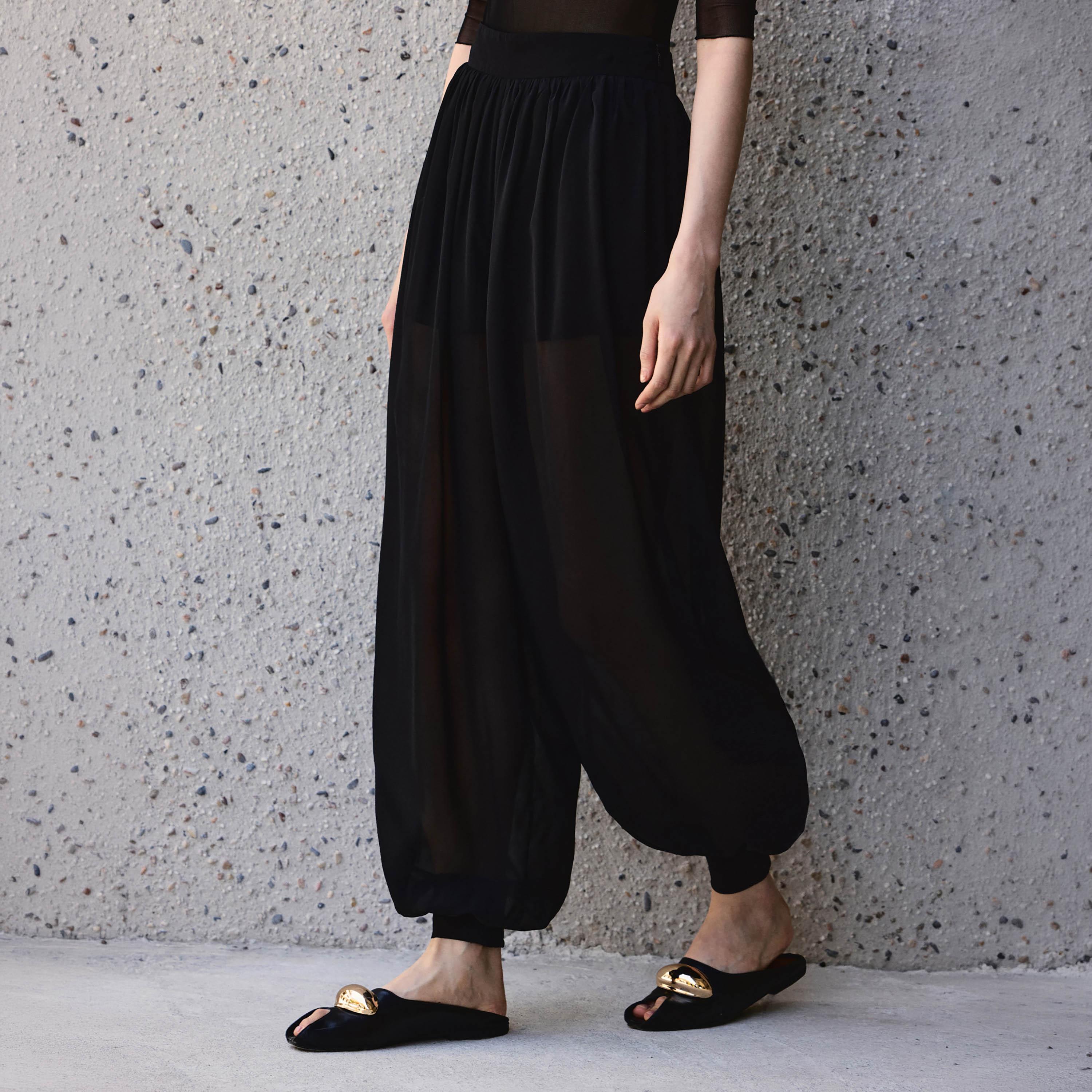 بنطال نسائي بتصميم بالون (منفوخ) باللون الأسود من ليتشي-women-clothing-bottoms-trousers-image-4