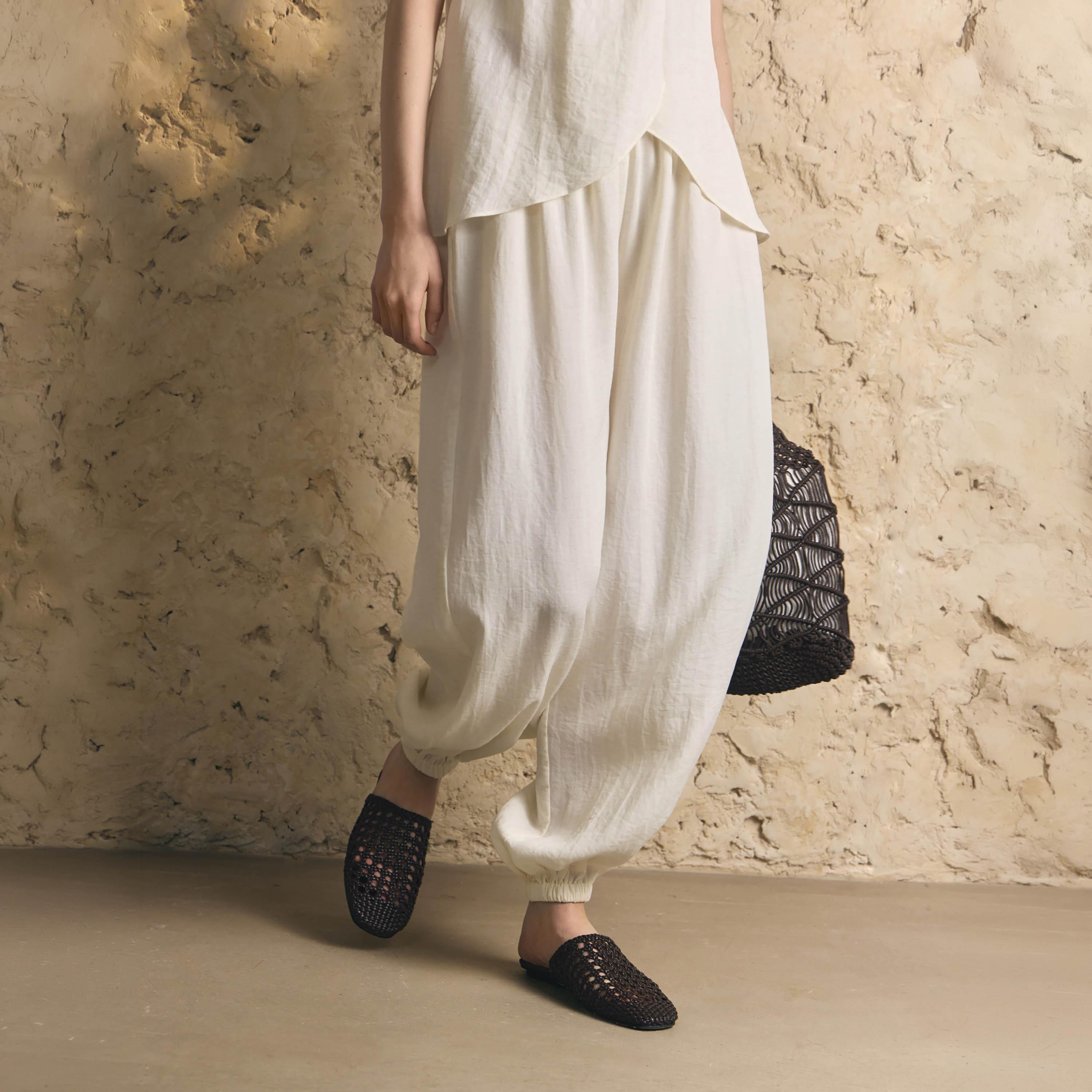 بنطال نسائي بتصميم بالون (منفوخ) باللون الأبيض من ليتشي-women-clothing-bottoms-trousers-image-1