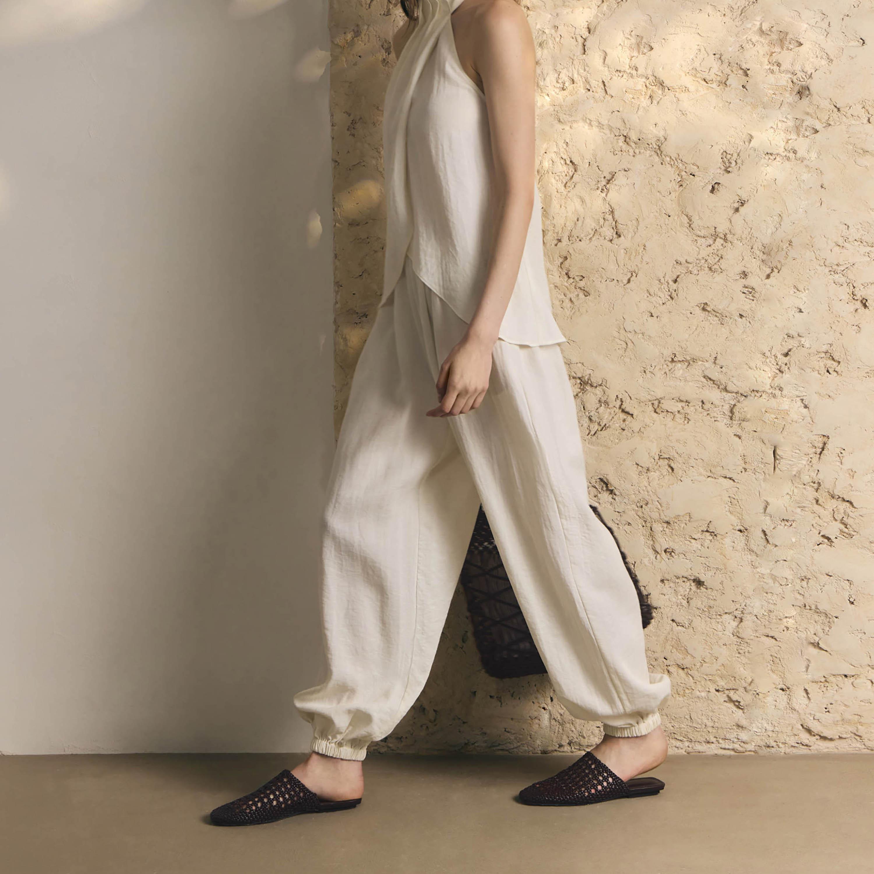 بنطال نسائي بتصميم بالون (منفوخ) باللون الأبيض من ليتشي-women-clothing-bottoms-trousers-image-3