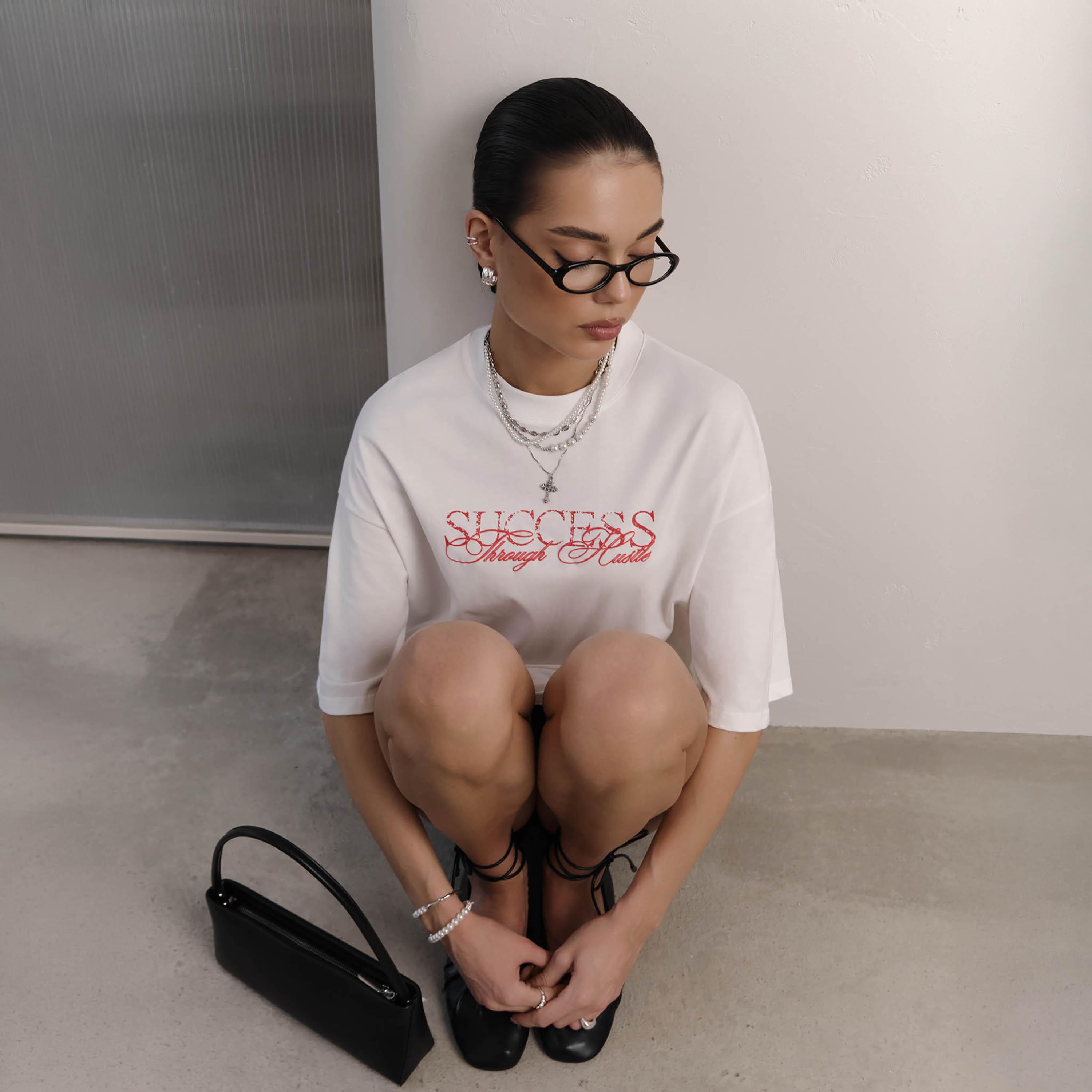 تيشيرت قطن مطبوع أبيض للنساء من ليتشي-women-clothing-tshirts-image-3