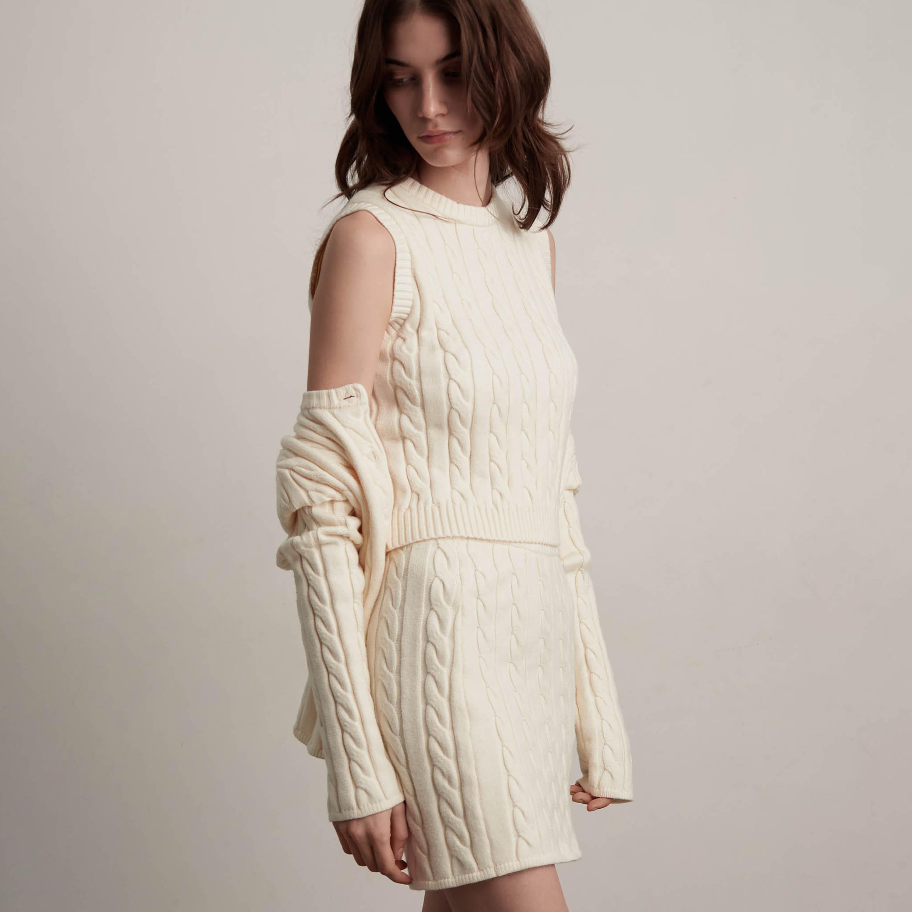 صديري سويتر حريمي بتريكو الضفيرة باللون الكريمه من ليتشي-women-winterwear-cardigansandjumpers-jumpers-image-2