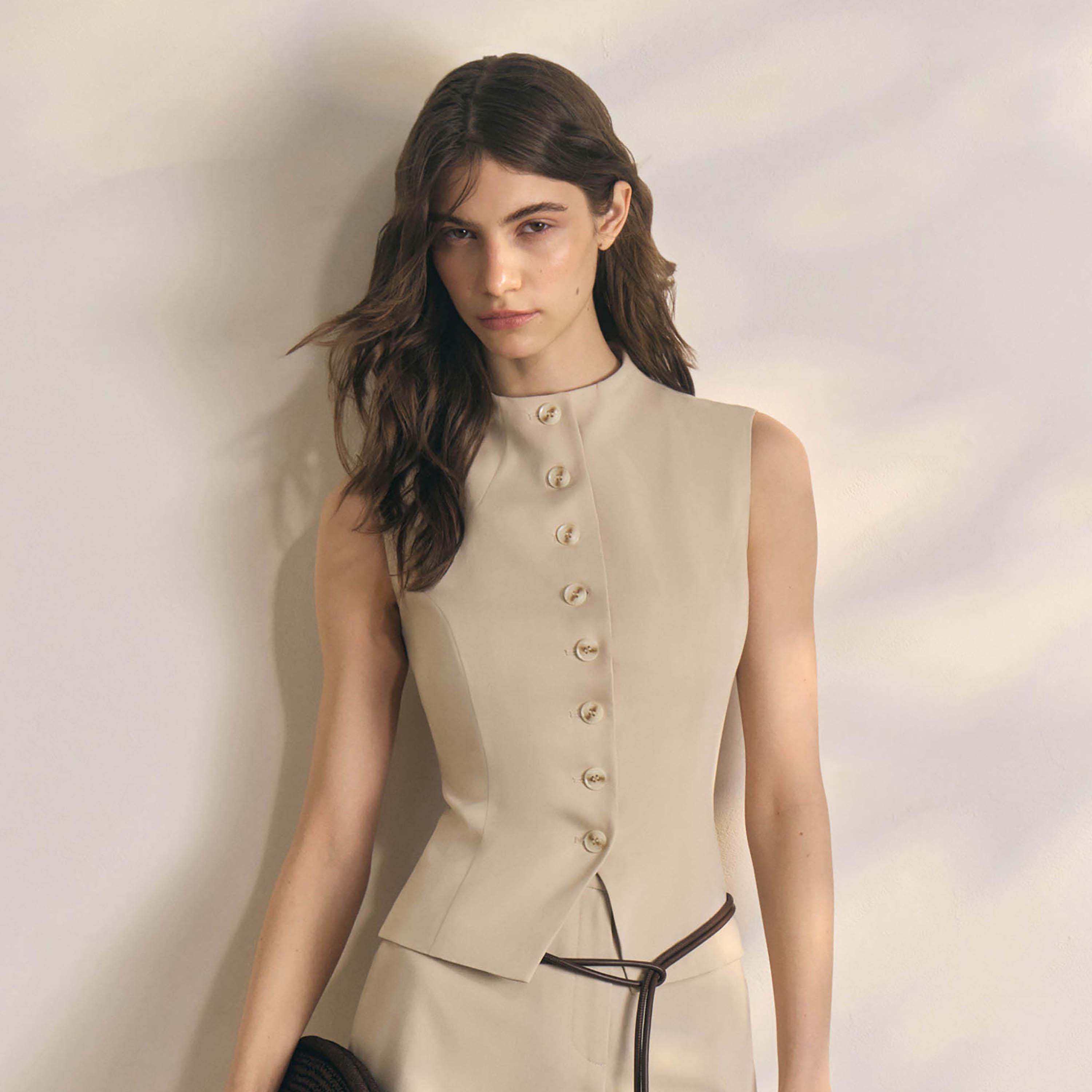 صديري حريمي بياقة عالية من ليتشي-women-winterwear-coatsandjackets-waistcoats-image-1