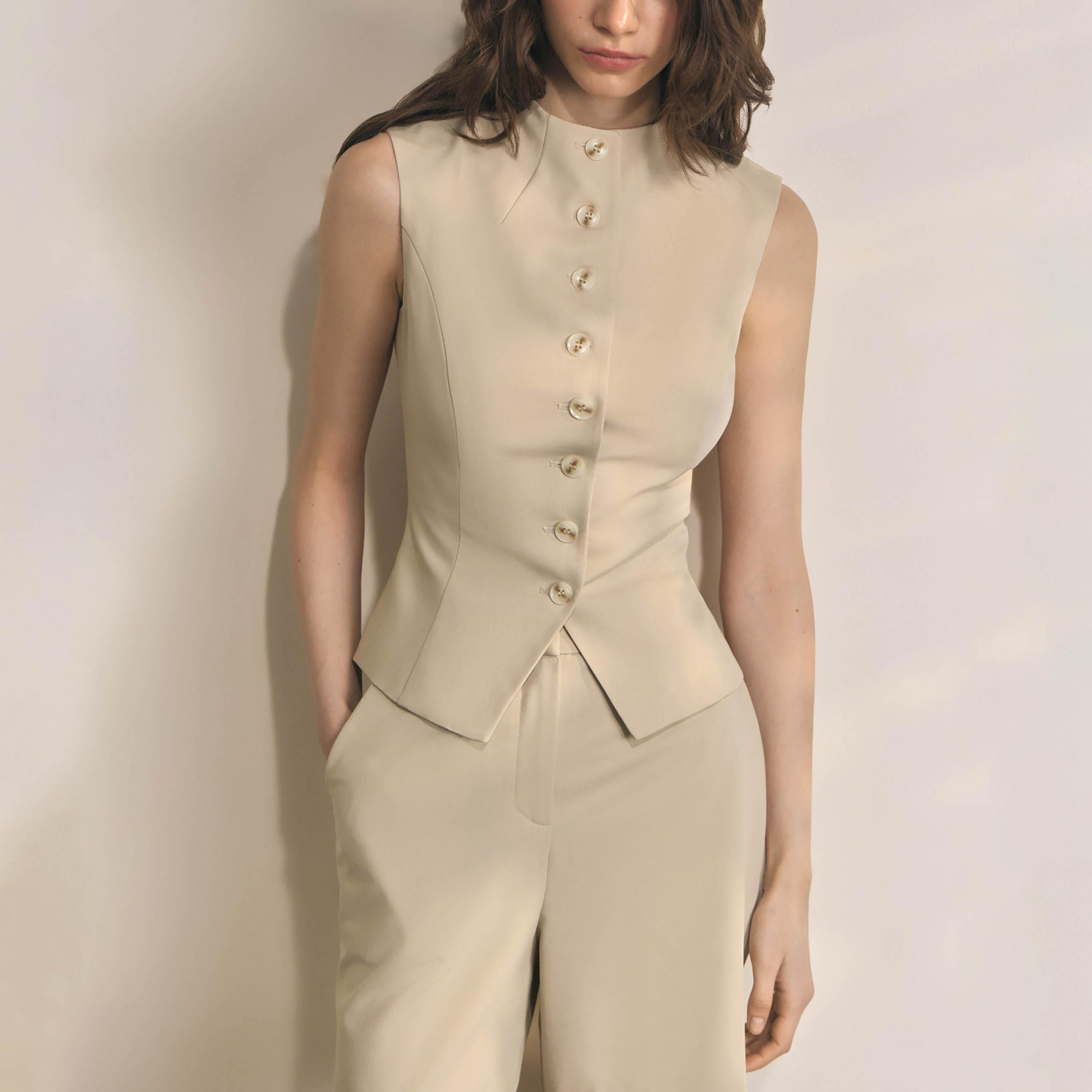 صديري حريمي بياقة عالية من ليتشي-women-winterwear-coatsandjackets-waistcoats-image-4