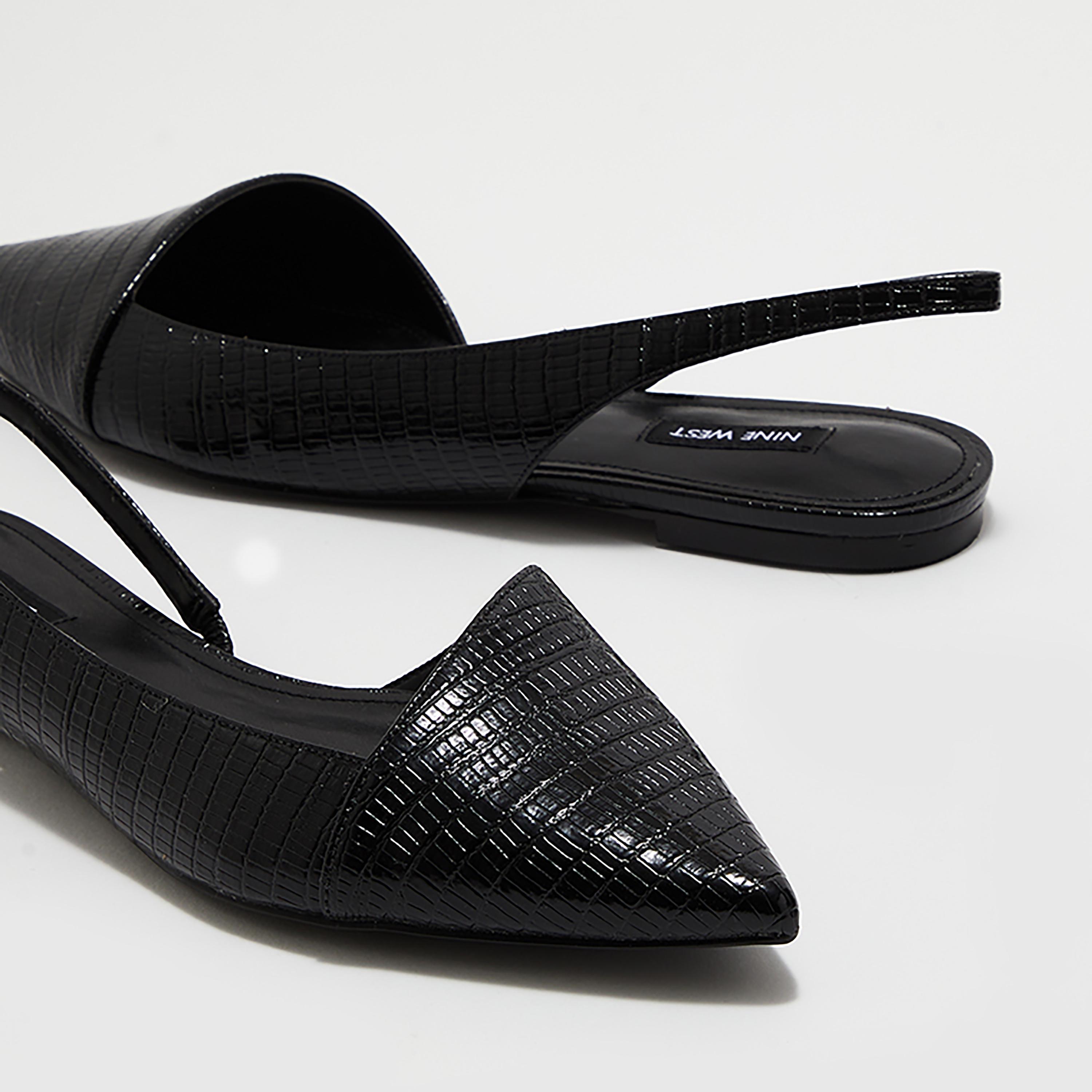 صندل مسطح نسائي ومزخرف من ناين ويست بمقدمة مدببة | wnBEADS3-FW23-women-shoes-sandals-flats-image-4