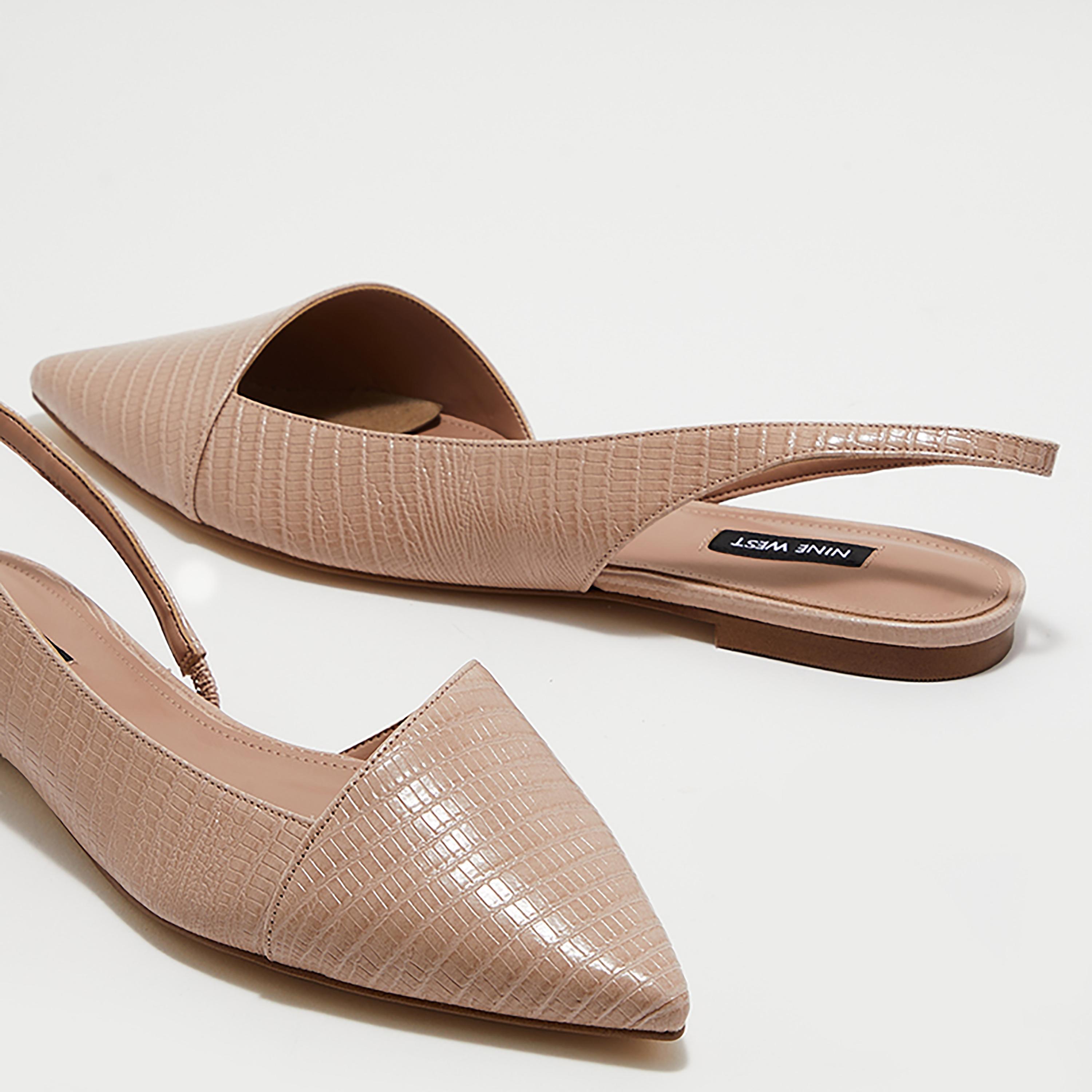 صندل مسطح نسائي ومزخرف من ناين ويست بمقدمة مدببة | wnBEADS3-FW23-women-shoes-sandals-flats-image-8