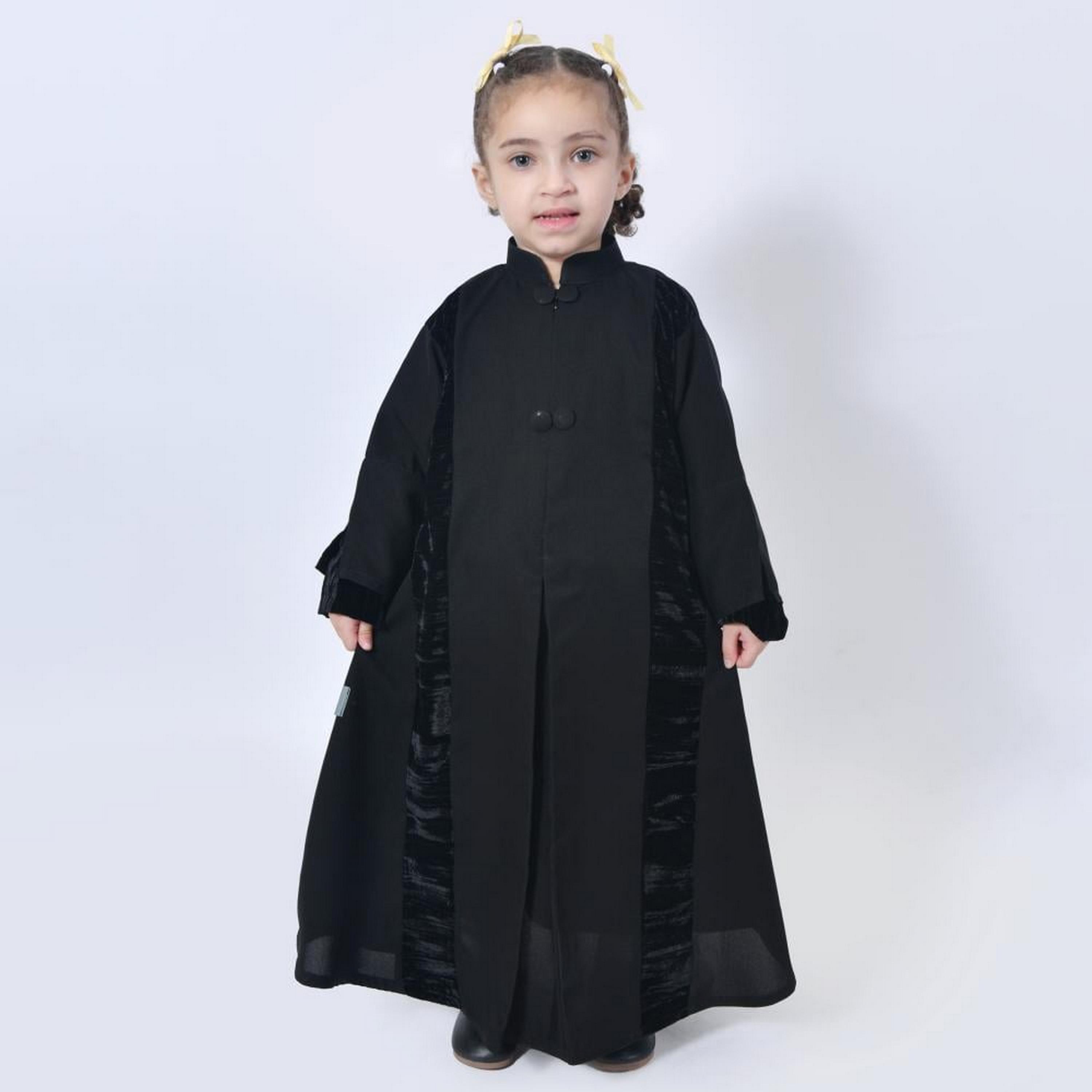 عباية لامها باللون الأسود مع ياقة ماندرين وأكمام من الكريب للفتيات مع حجاب-girls-arabicclothing-abayas-image-1