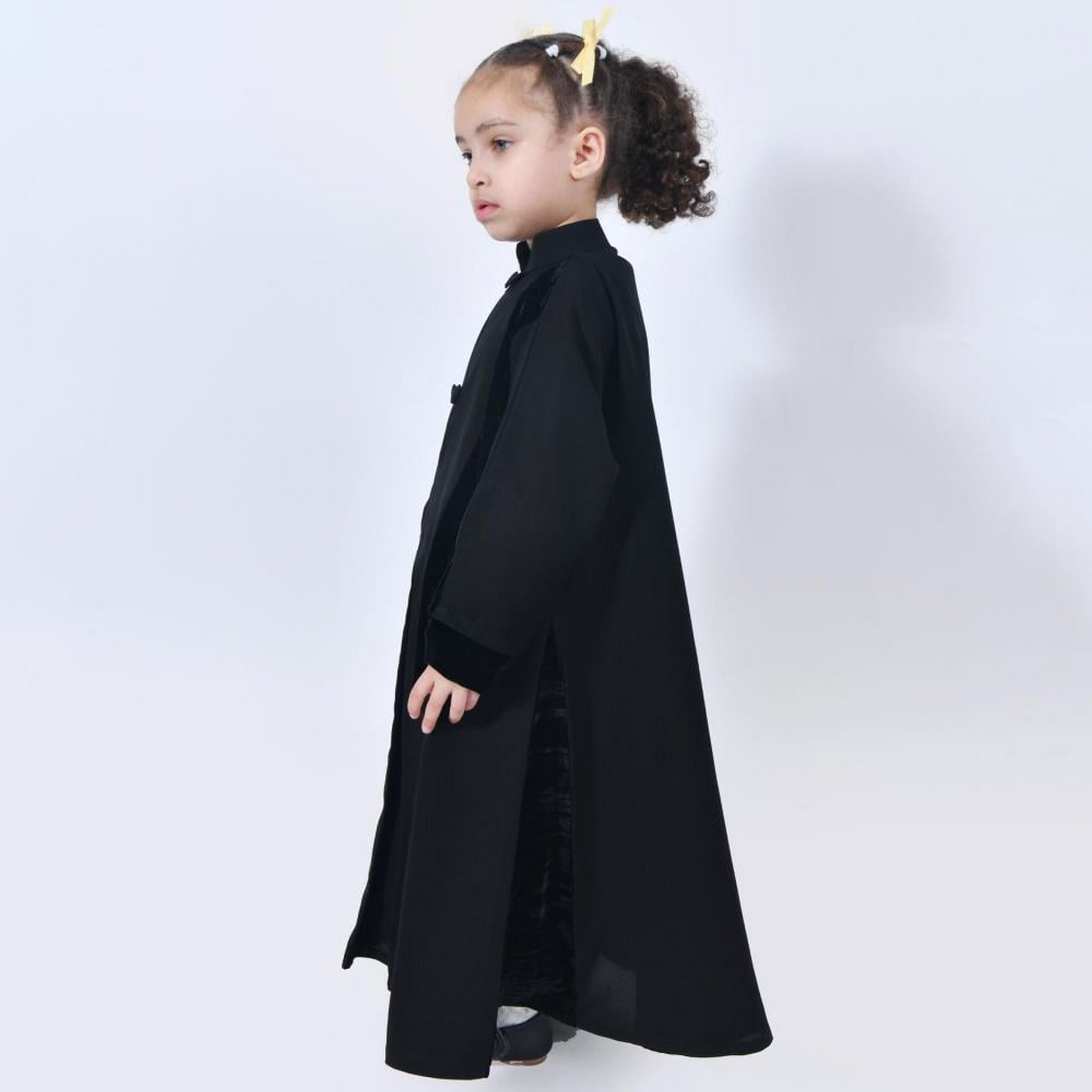 عباية لامها باللون الأسود مع ياقة ماندرين وأكمام من الكريب للفتيات مع حجاب-girls-arabicclothing-abayas-image-4