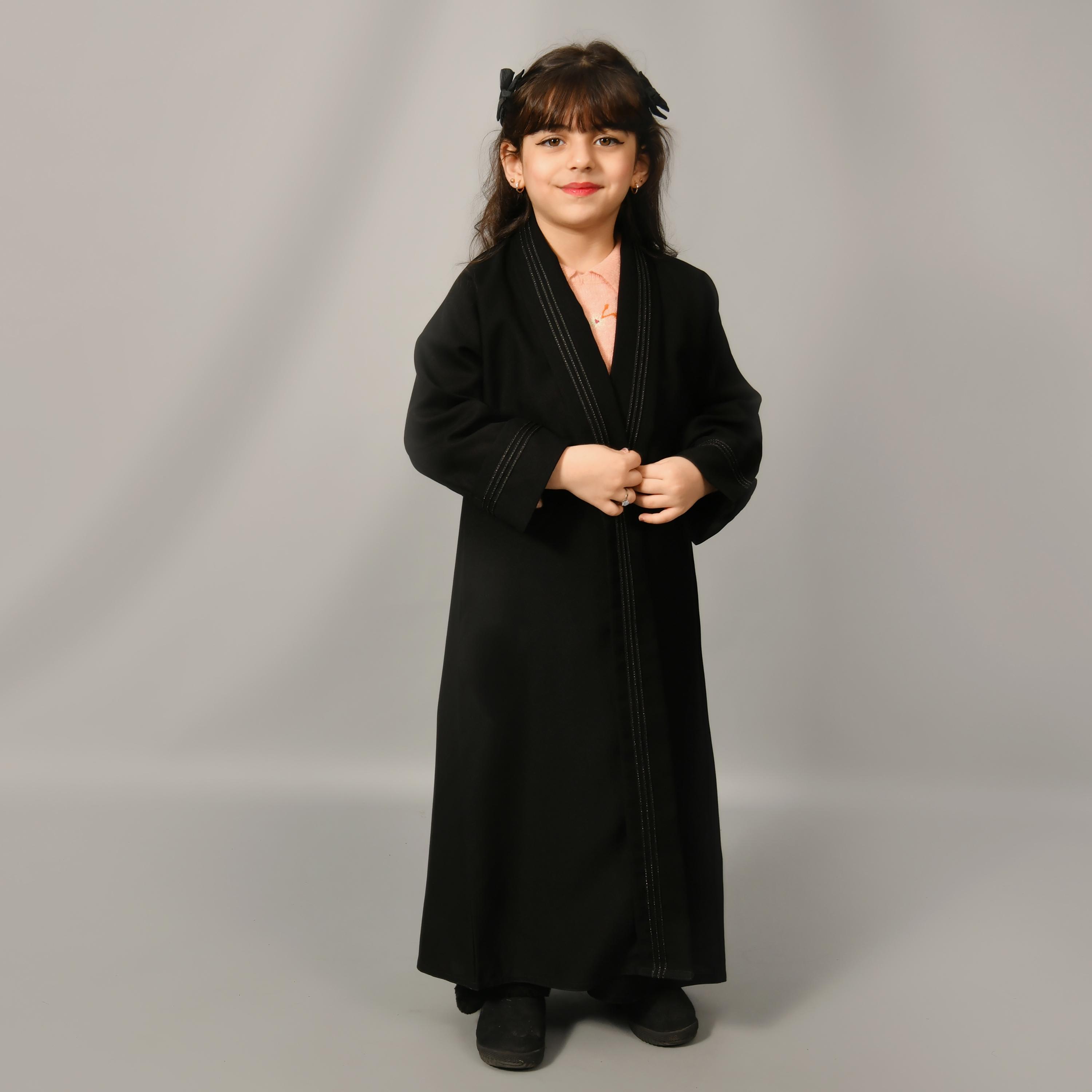 عباية للبنات من الكتان بأكمام واسعة ومزينة بأحجار الراين باللون الأسود من حوراء-girls-arabicclothing-abayas-image-1